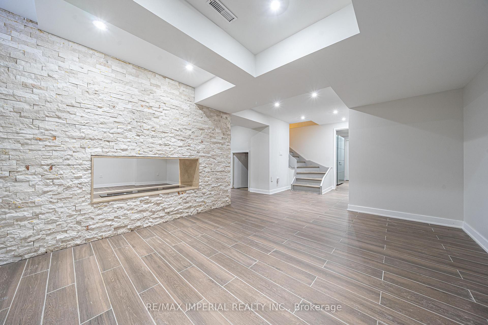Photo 29 of 26 Sail Crescent, Vaughan, Vellore Village — HOMEH