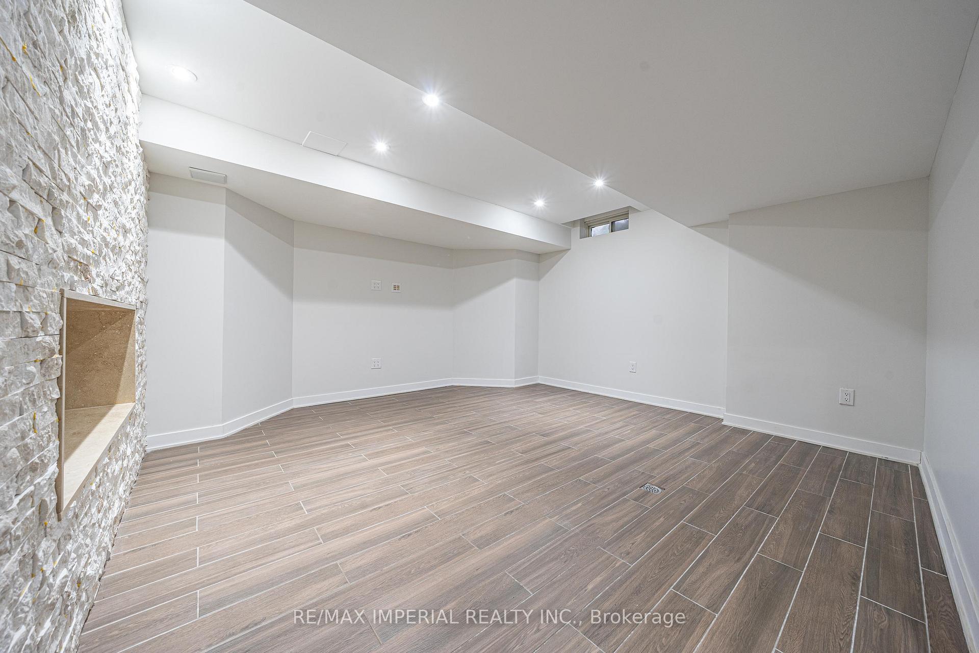 Photo 30 of 26 Sail Crescent, Vaughan, Vellore Village — HOMEH