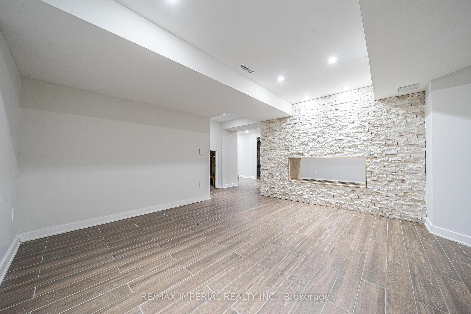 Photo 31 of 26 Sail Crescent, Vaughan, Vellore Village — HOMEH