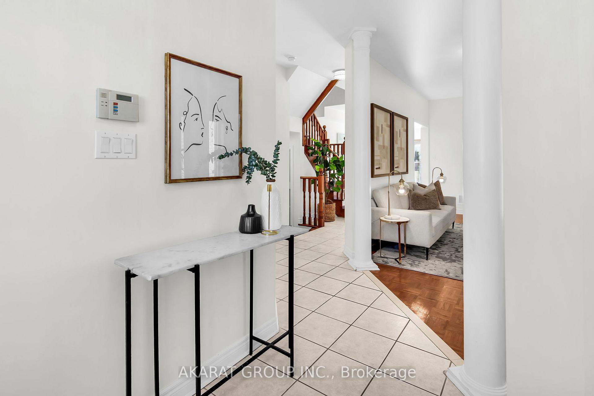 Photo 3 of 71 Condotti Drive, Vaughan, West Woodbridge — HOMEH