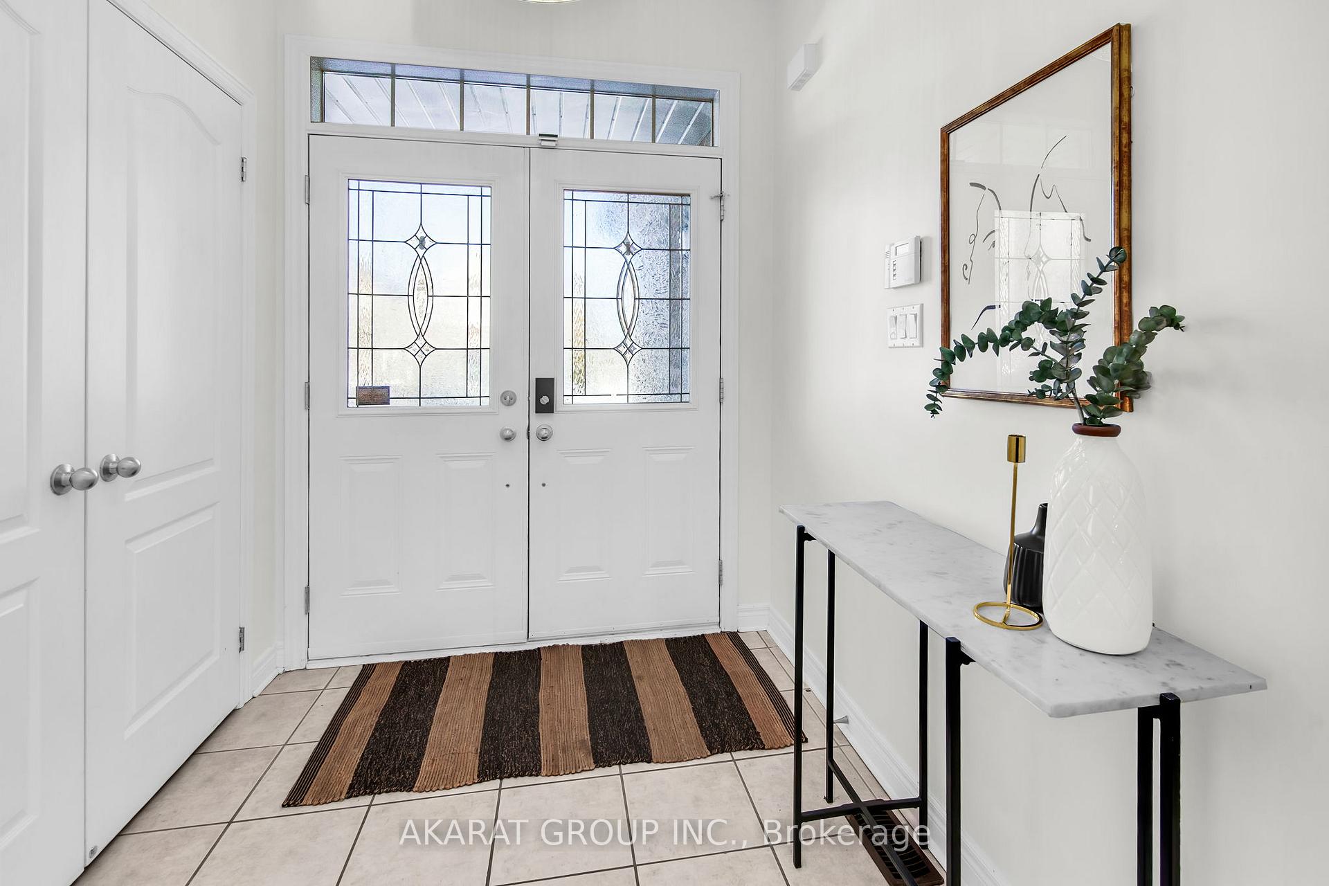 Photo 4 of 71 Condotti Drive, Vaughan, West Woodbridge — HOMEH