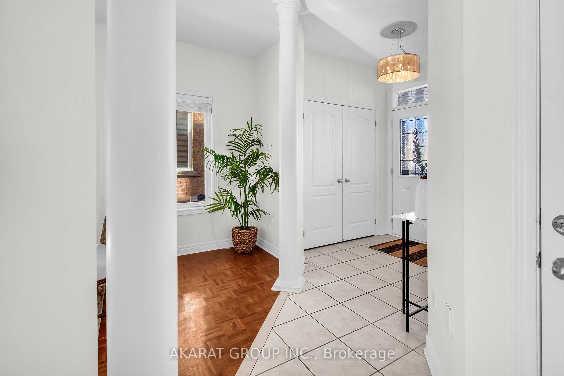 Photo 5 of 71 Condotti Drive, Vaughan, West Woodbridge — HOMEH