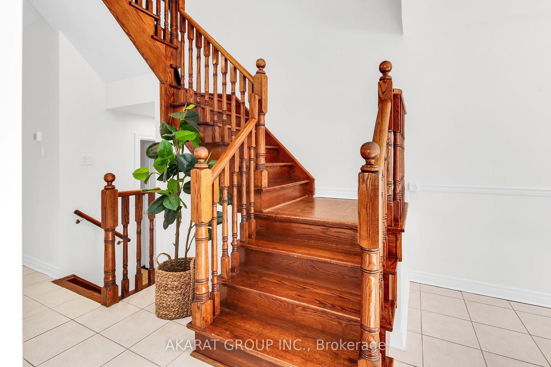 Photo 11 of 71 Condotti Drive, Vaughan, West Woodbridge — HOMEH