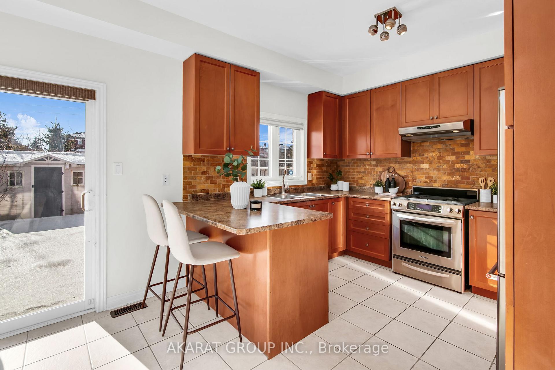 Photo 15 of 71 Condotti Drive, Vaughan, West Woodbridge — HOMEH