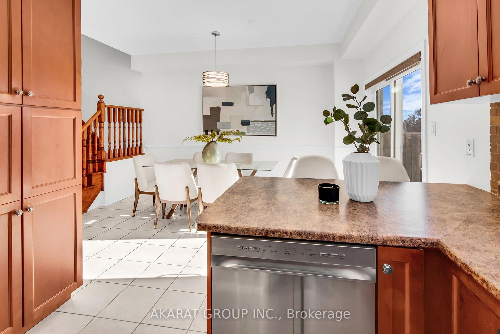 Photo 17 of 71 Condotti Drive, Vaughan, West Woodbridge — HOMEH