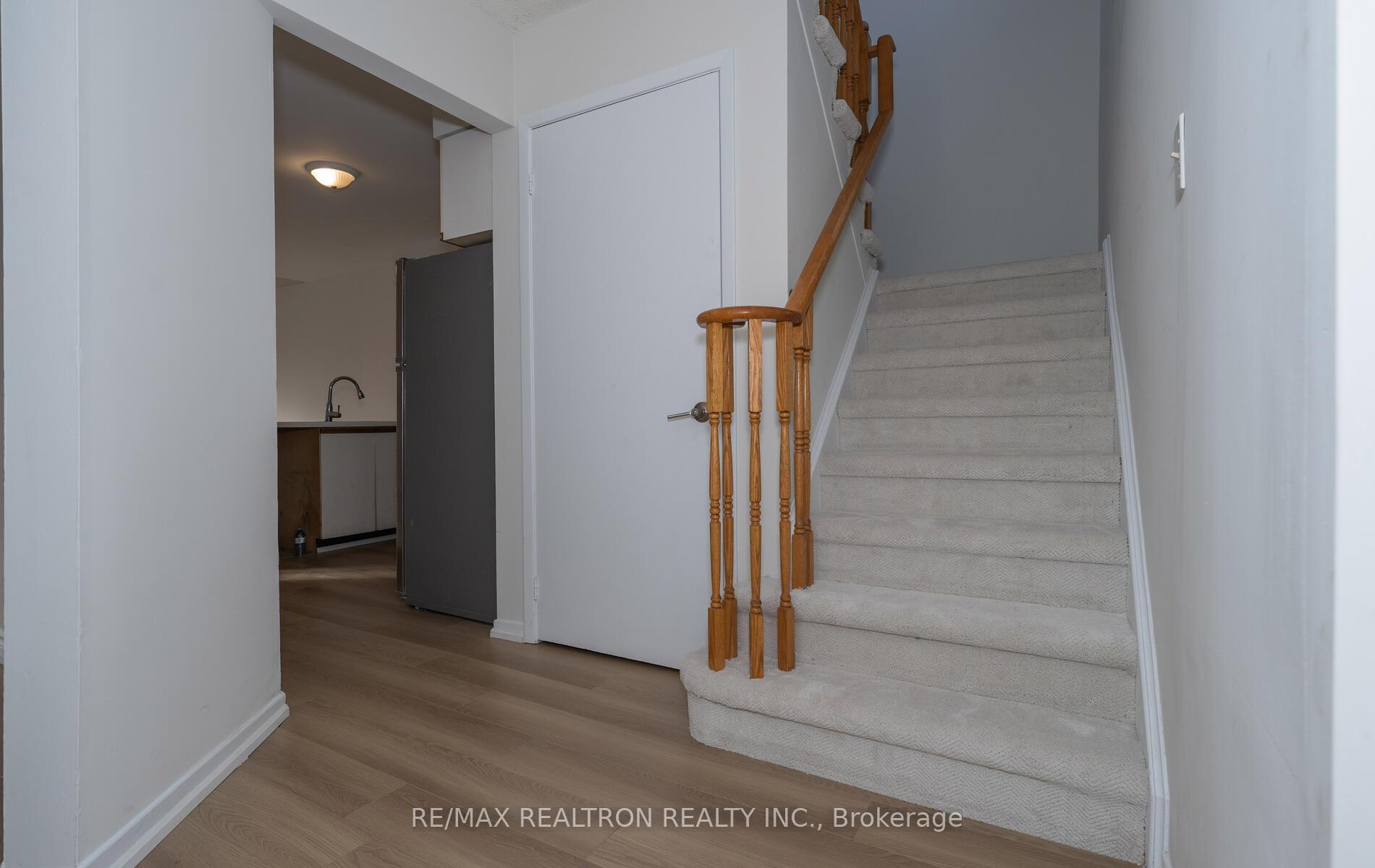 Photo 7 of 105 Gailcrest Circle, Vaughan, Crestwood-Springfarm-Yorkhill — HOMEH