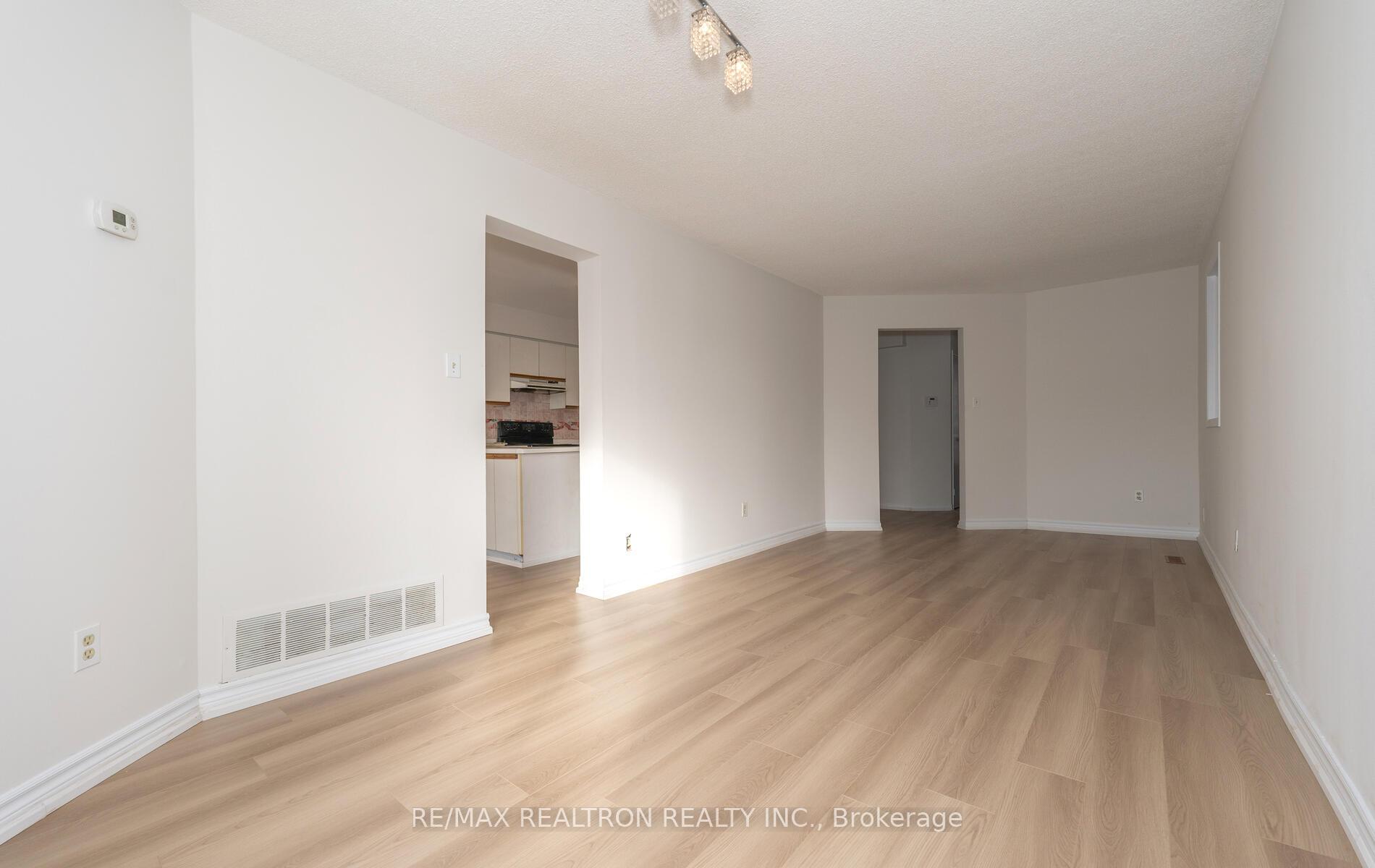 Photo 9 of 105 Gailcrest Circle, Vaughan, Crestwood-Springfarm-Yorkhill — HOMEH