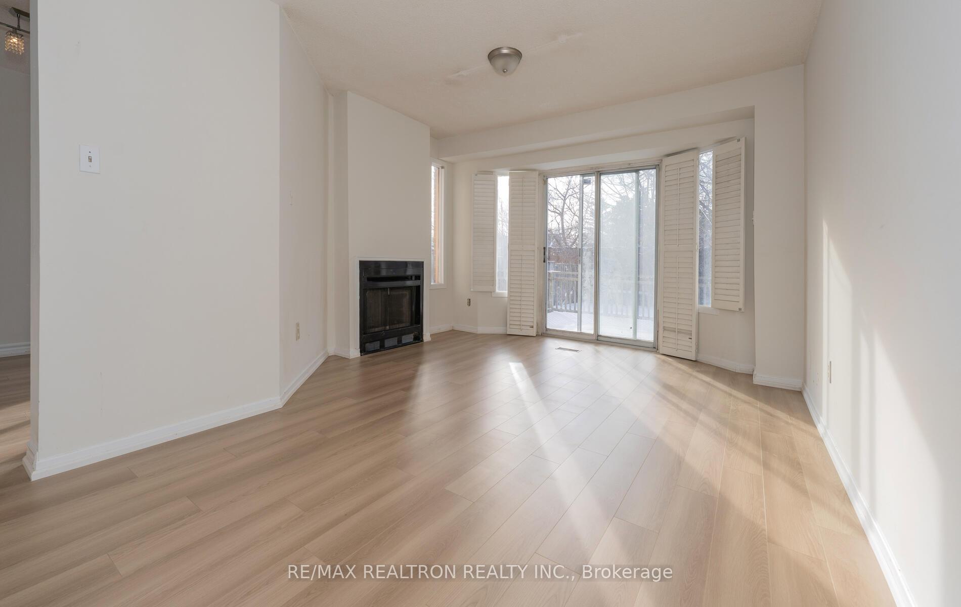 Photo 11 of 105 Gailcrest Circle, Vaughan, Crestwood-Springfarm-Yorkhill — HOMEH