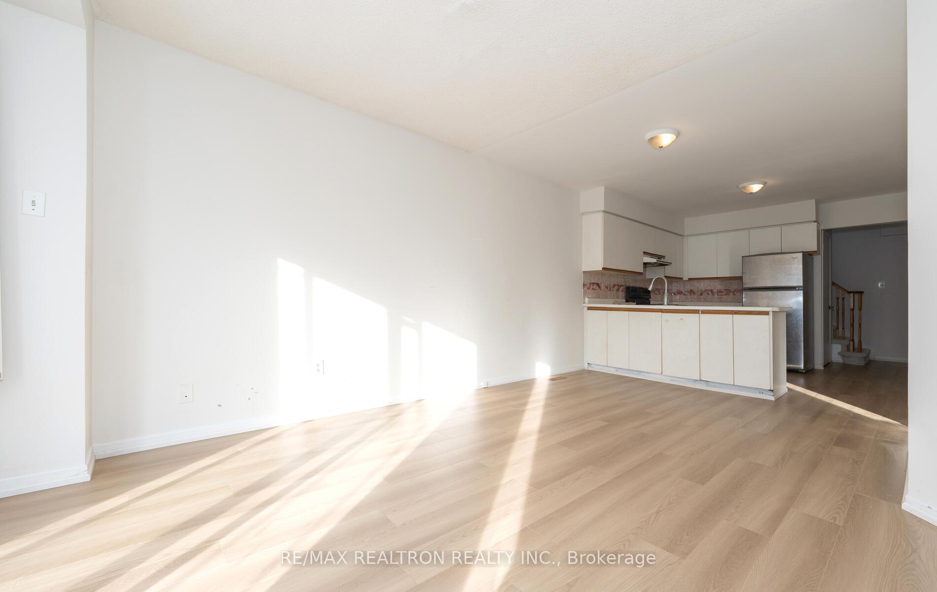 Photo 13 of 105 Gailcrest Circle, Vaughan, Crestwood-Springfarm-Yorkhill — HOMEH