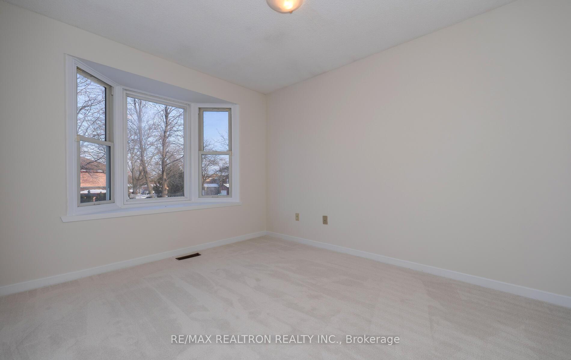 Photo 24 of 105 Gailcrest Circle, Vaughan, Crestwood-Springfarm-Yorkhill — HOMEH