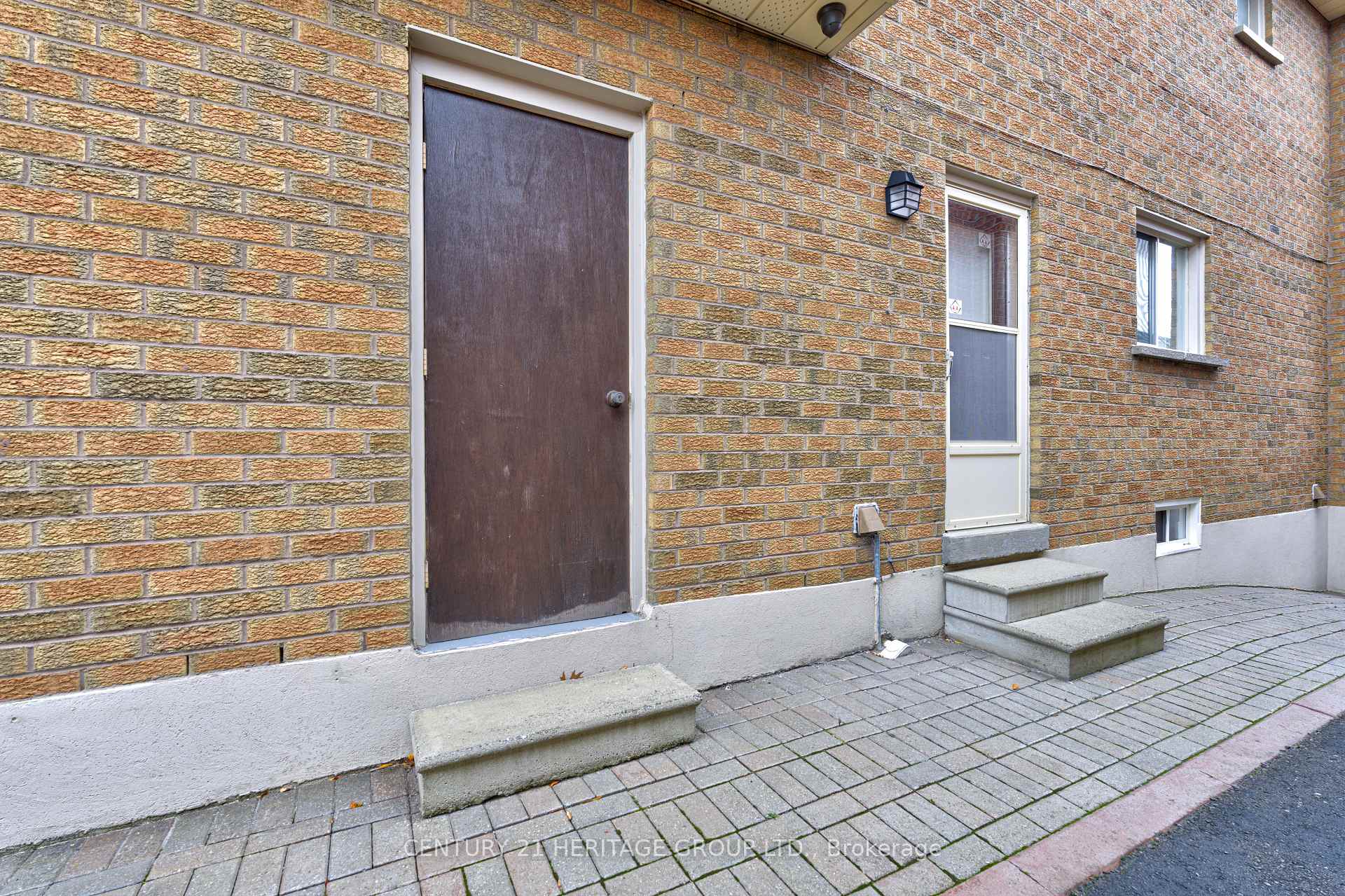 Photo 3 of 57 Embassy Drive, Vaughan, East Woodbridge — HOMEH