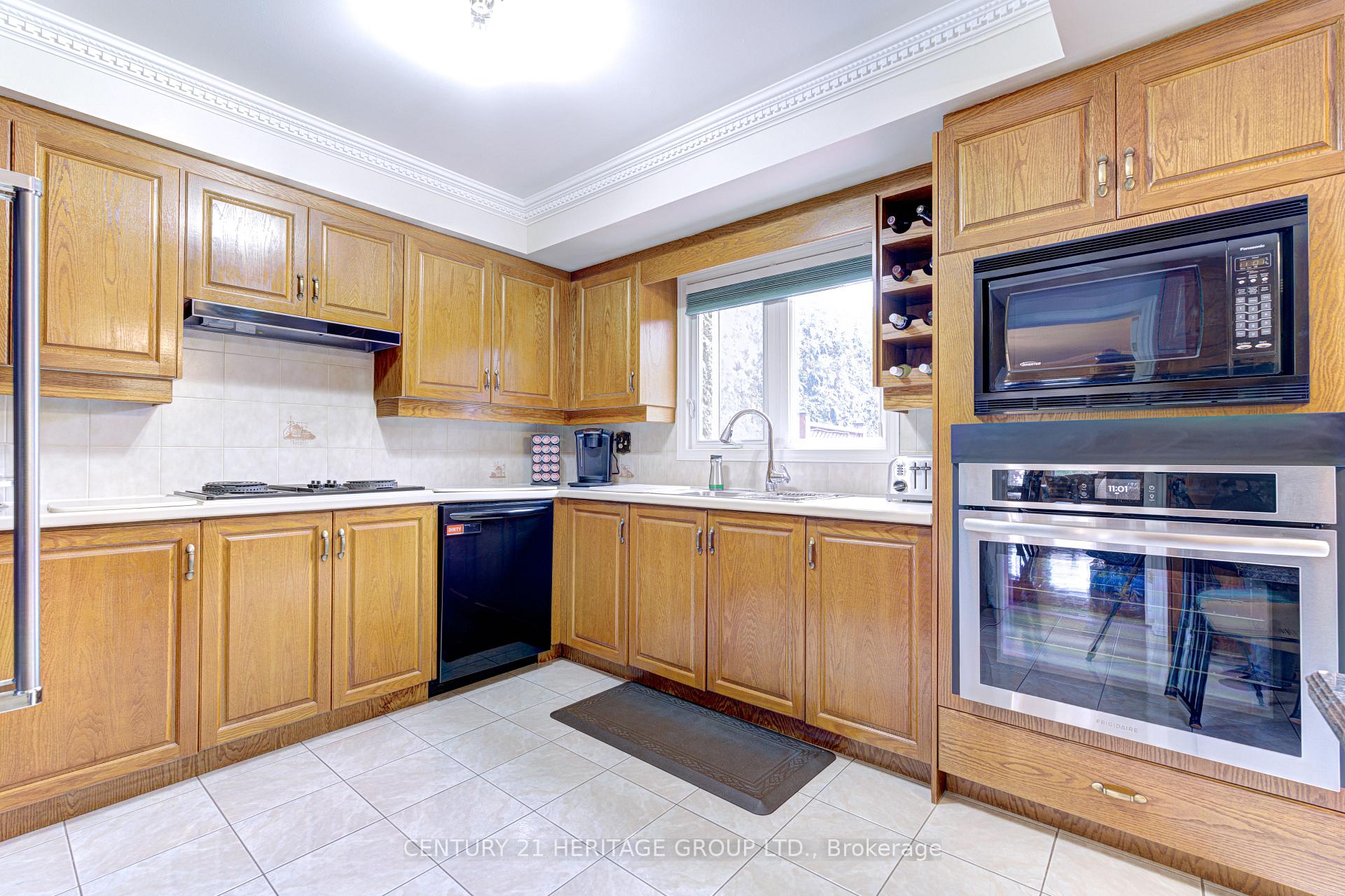 Photo 8 of 57 Embassy Drive, Vaughan, East Woodbridge — HOMEH