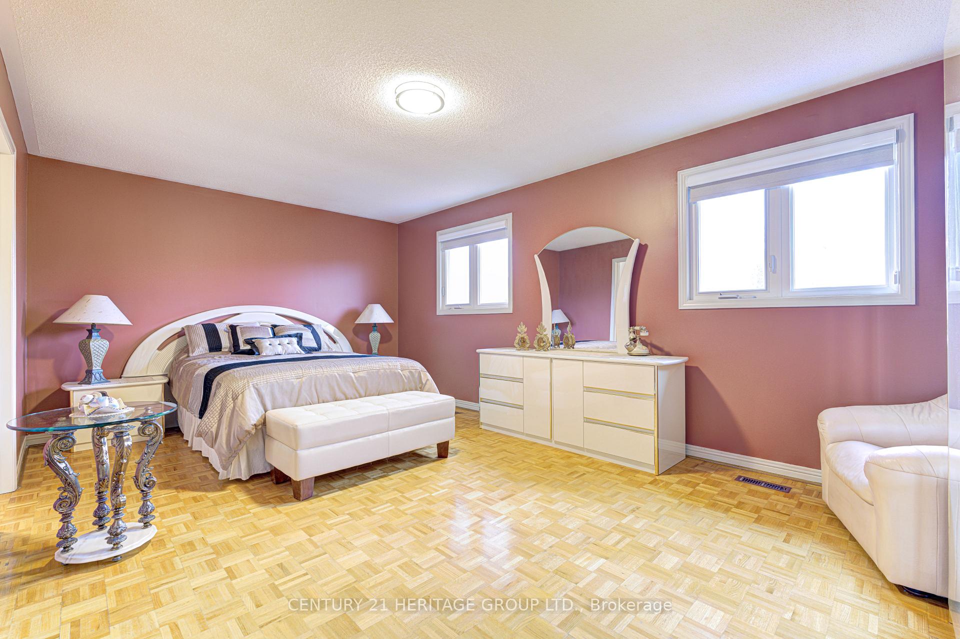 Photo 17 of 57 Embassy Drive, Vaughan, East Woodbridge — HOMEH