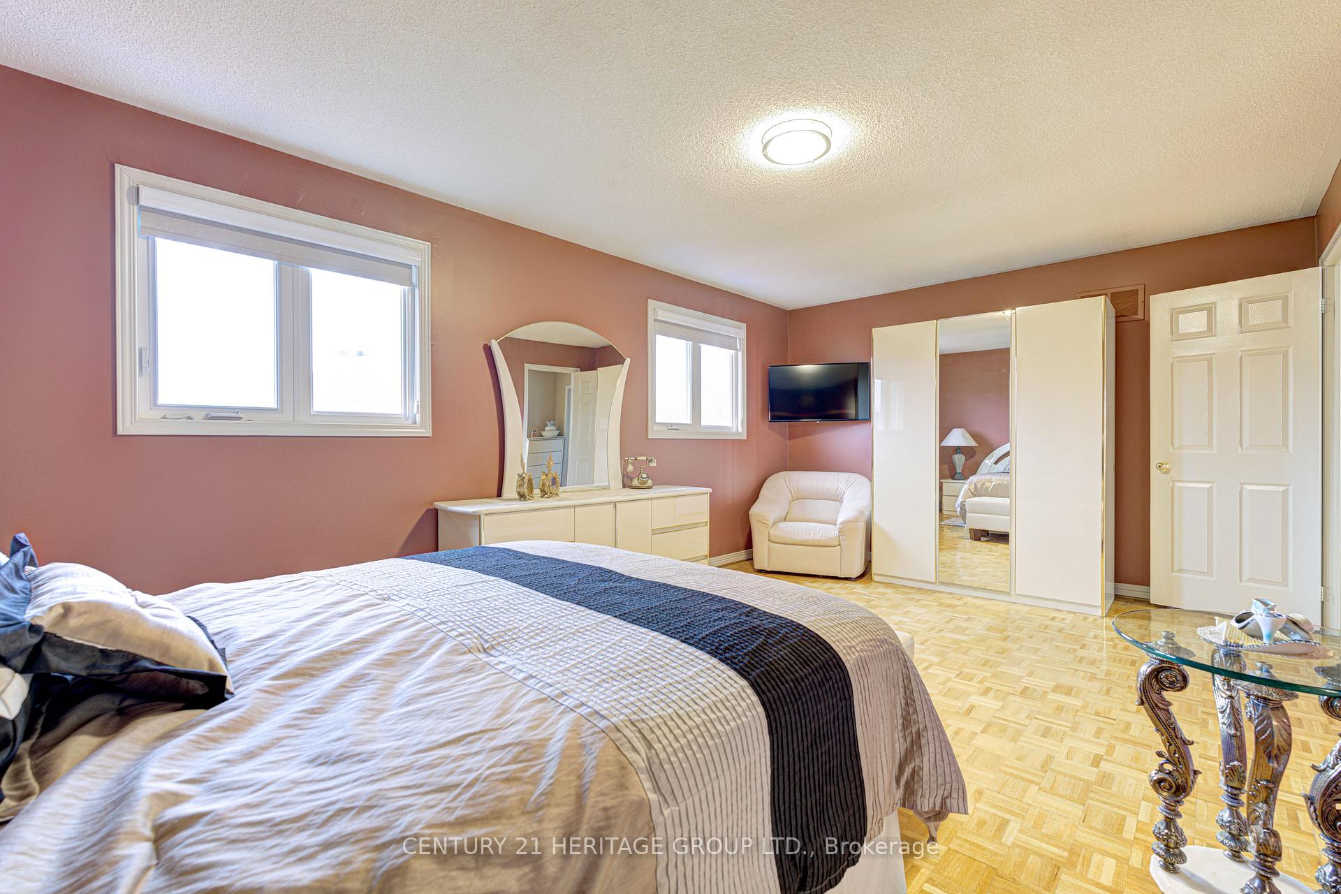 Photo 18 of 57 Embassy Drive, Vaughan, East Woodbridge — HOMEH