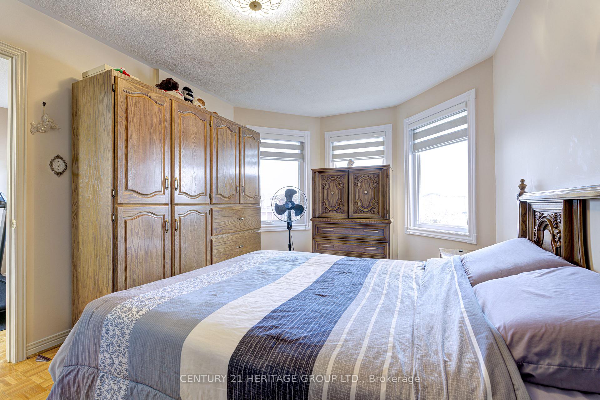 Photo 24 of 57 Embassy Drive, Vaughan, East Woodbridge — HOMEH