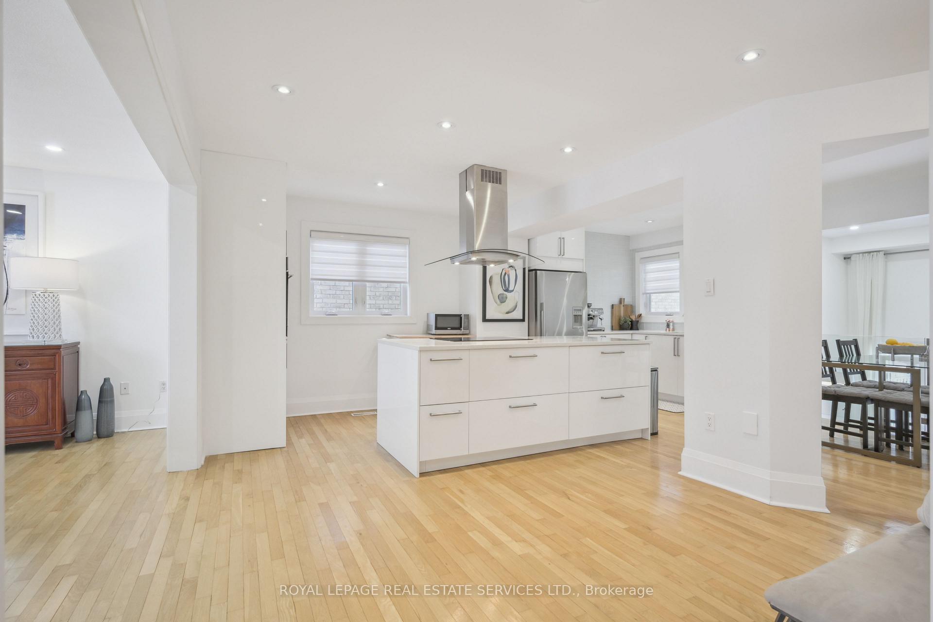 Photo 8 of 12 Joseph Aaron Boulevard, Vaughan, Brownridge — HOMEH