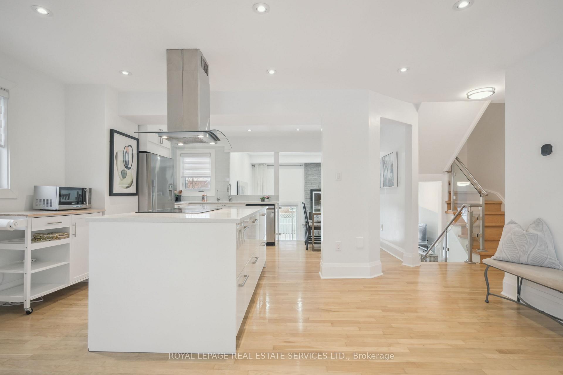 Photo 9 of 12 Joseph Aaron Boulevard, Vaughan, Brownridge — HOMEH