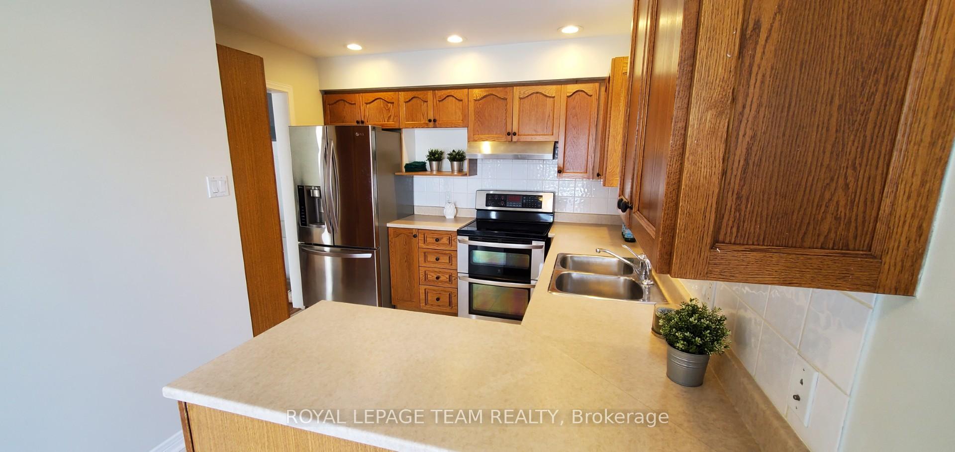 Photo 6 of 596 Wild Shore Crescent, Ottawa, Riverside South/Gloucester Glen — HOMEH