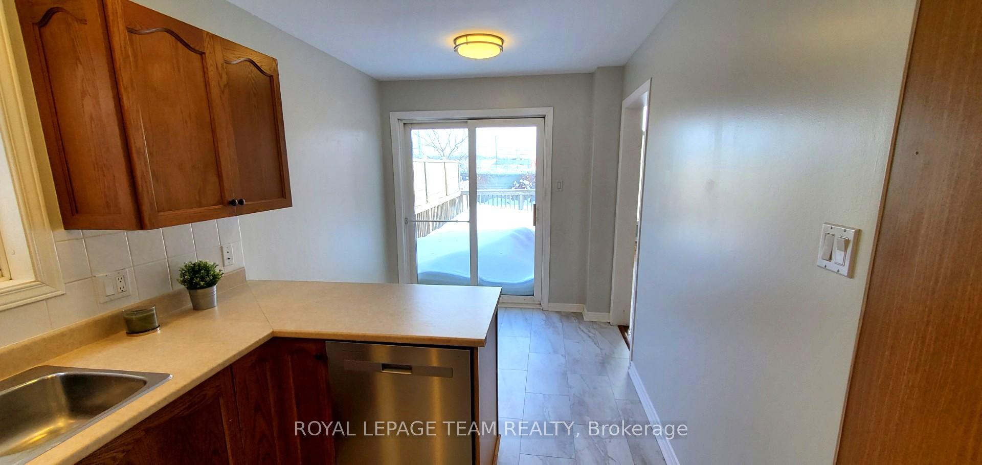 Photo 5 of 596 Wild Shore Crescent, Ottawa, Riverside South/Gloucester Glen — HOMEH