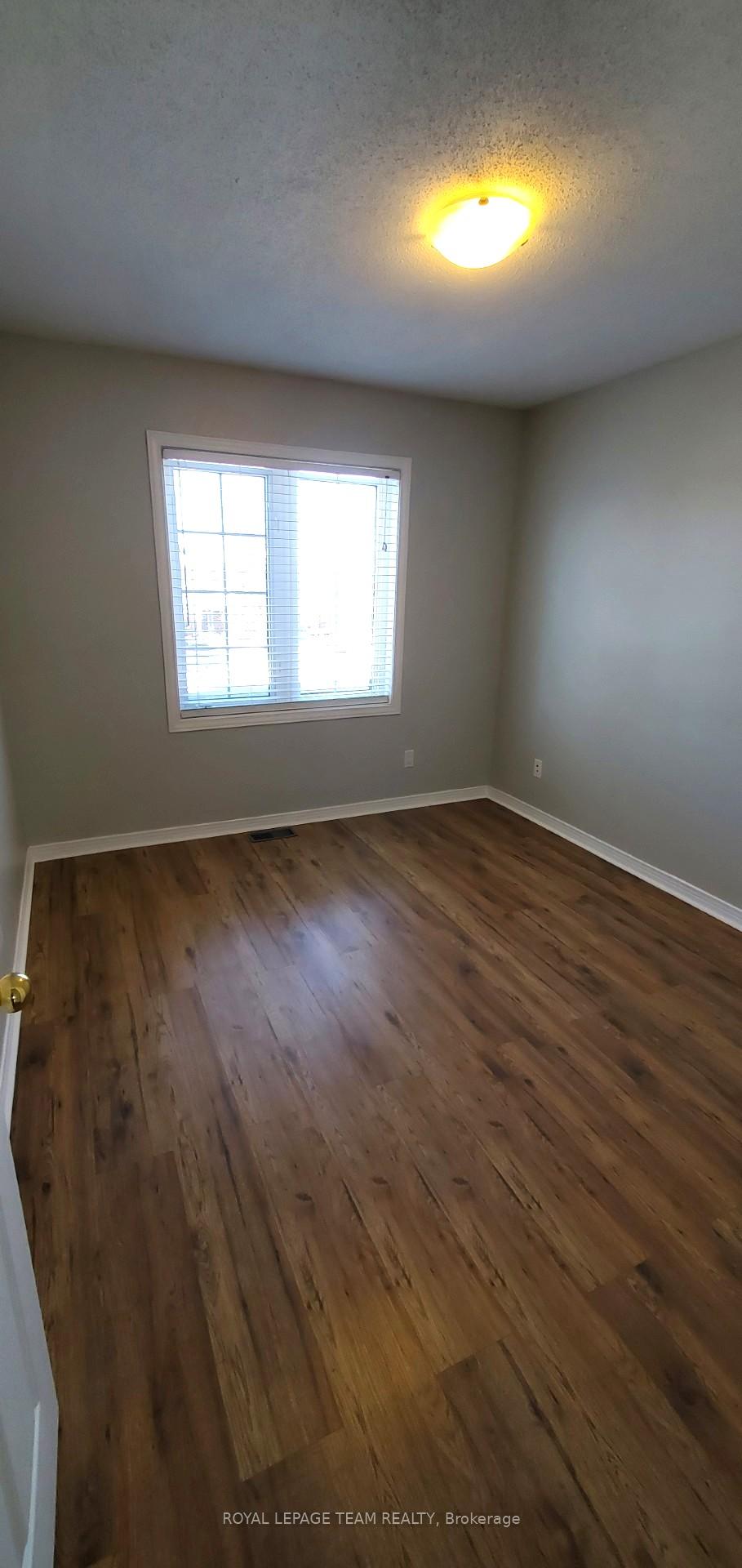 Photo 10 of 596 Wild Shore Crescent, Ottawa, Riverside South/Gloucester Glen — HOMEH
