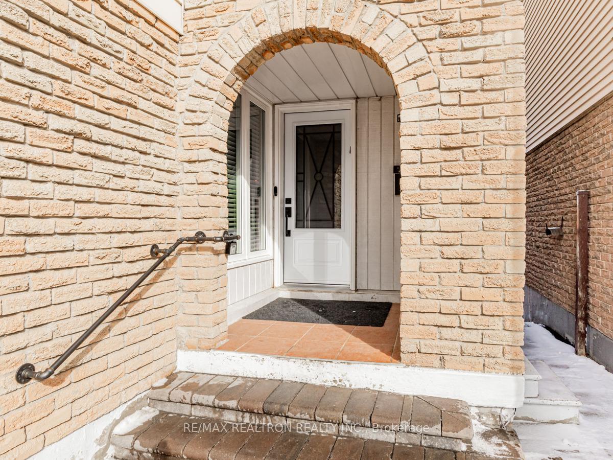 Photo 3 of 72 Bay Hill Drive, Vaughan, Glen Shields — HOMEH
