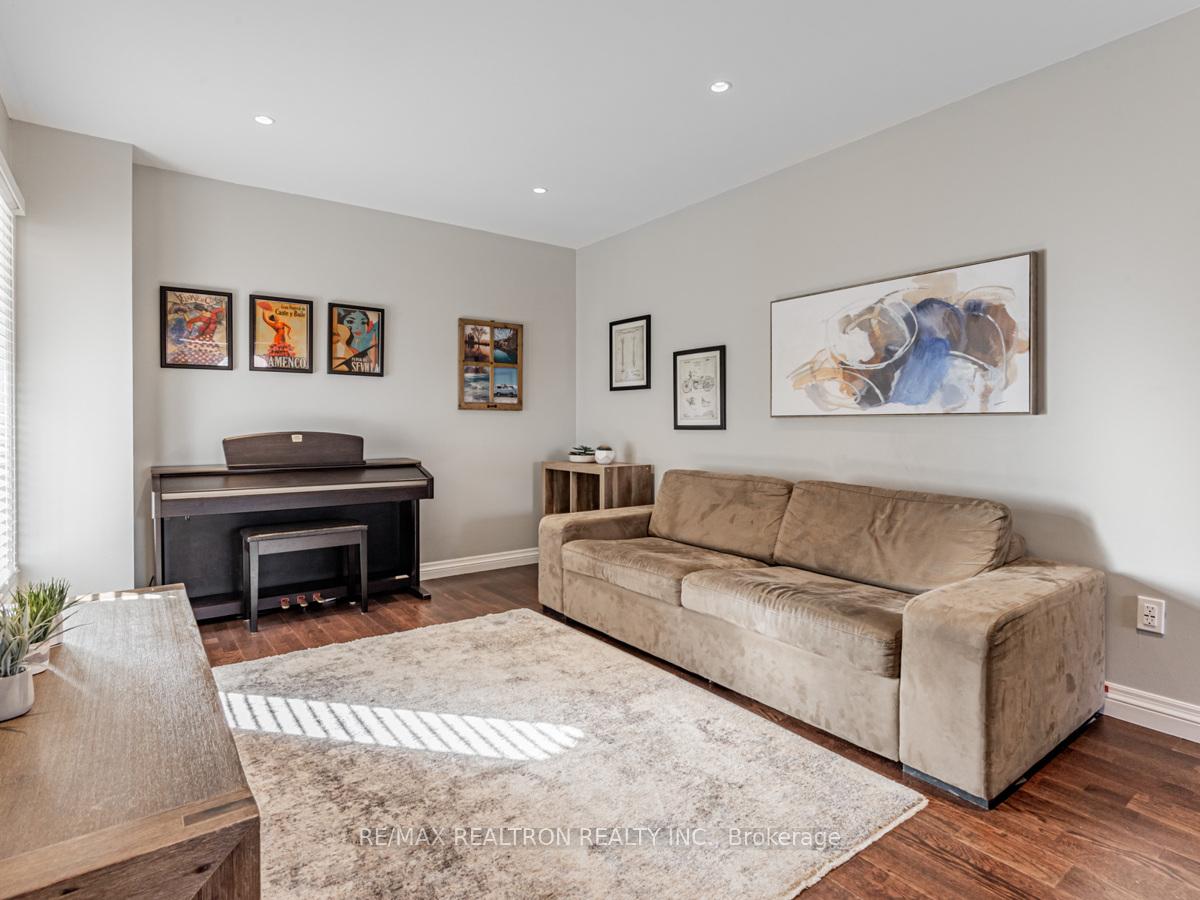 Photo 6 of 72 Bay Hill Drive, Vaughan, Glen Shields — HOMEH