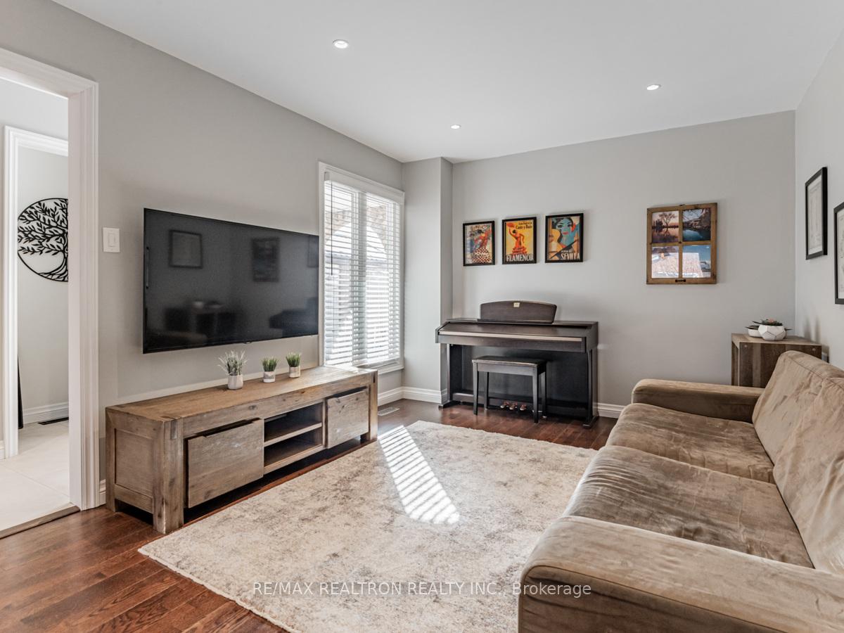 Photo 7 of 72 Bay Hill Drive, Vaughan, Glen Shields — HOMEH