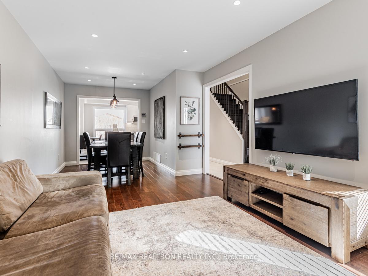 Photo 8 of 72 Bay Hill Drive, Vaughan, Glen Shields — HOMEH