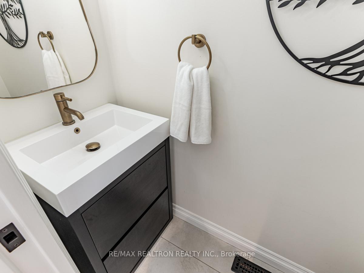 Photo 16 of 72 Bay Hill Drive, Vaughan, Glen Shields — HOMEH