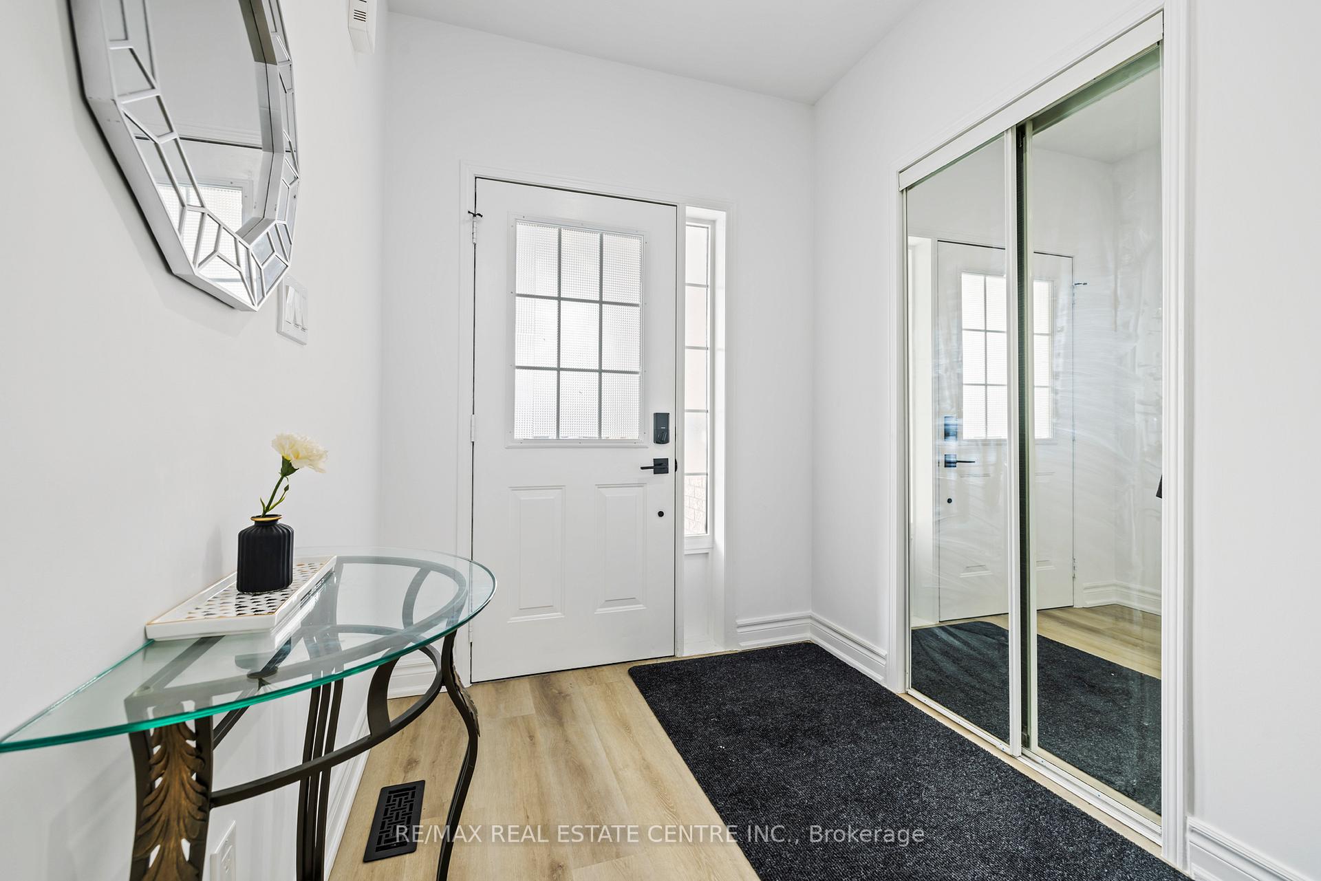 Photo 3 of 21 Deepsprings Crescent, Vaughan, Vellore Village — HOMEH