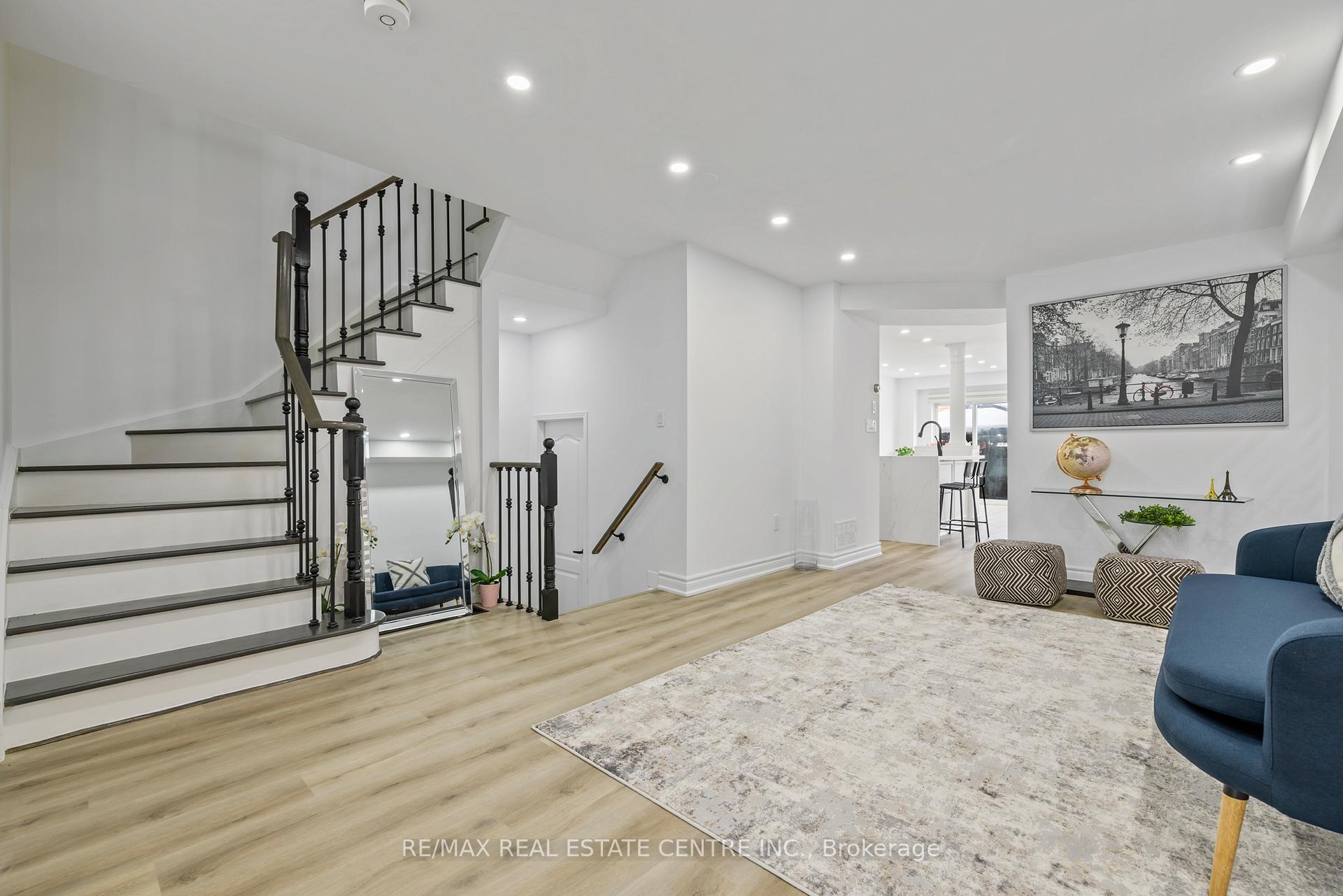 Photo 4 of 21 Deepsprings Crescent, Vaughan, Vellore Village — HOMEH