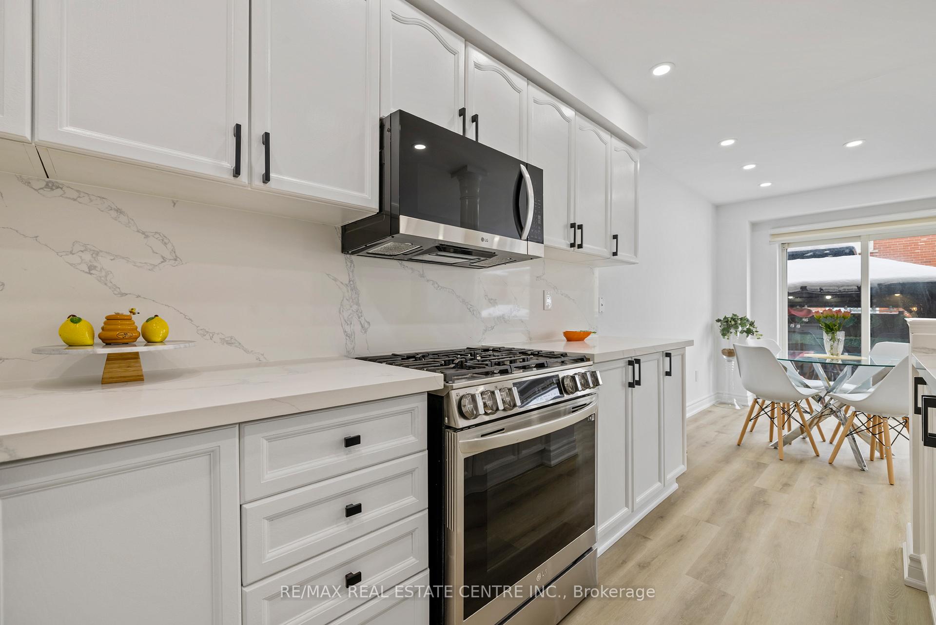 Photo 7 of 21 Deepsprings Crescent, Vaughan, Vellore Village — HOMEH