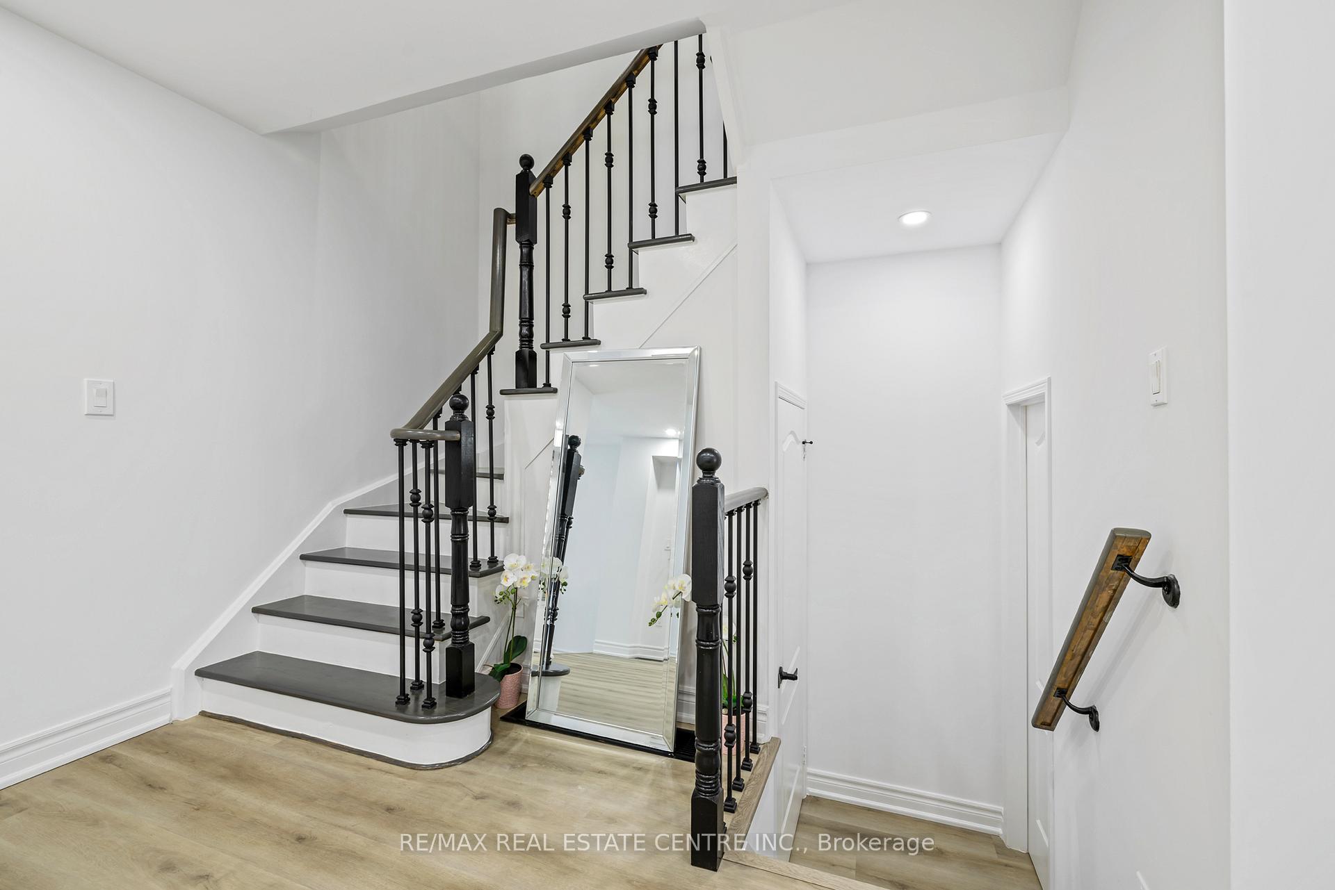 Photo 11 of 21 Deepsprings Crescent, Vaughan, Vellore Village — HOMEH