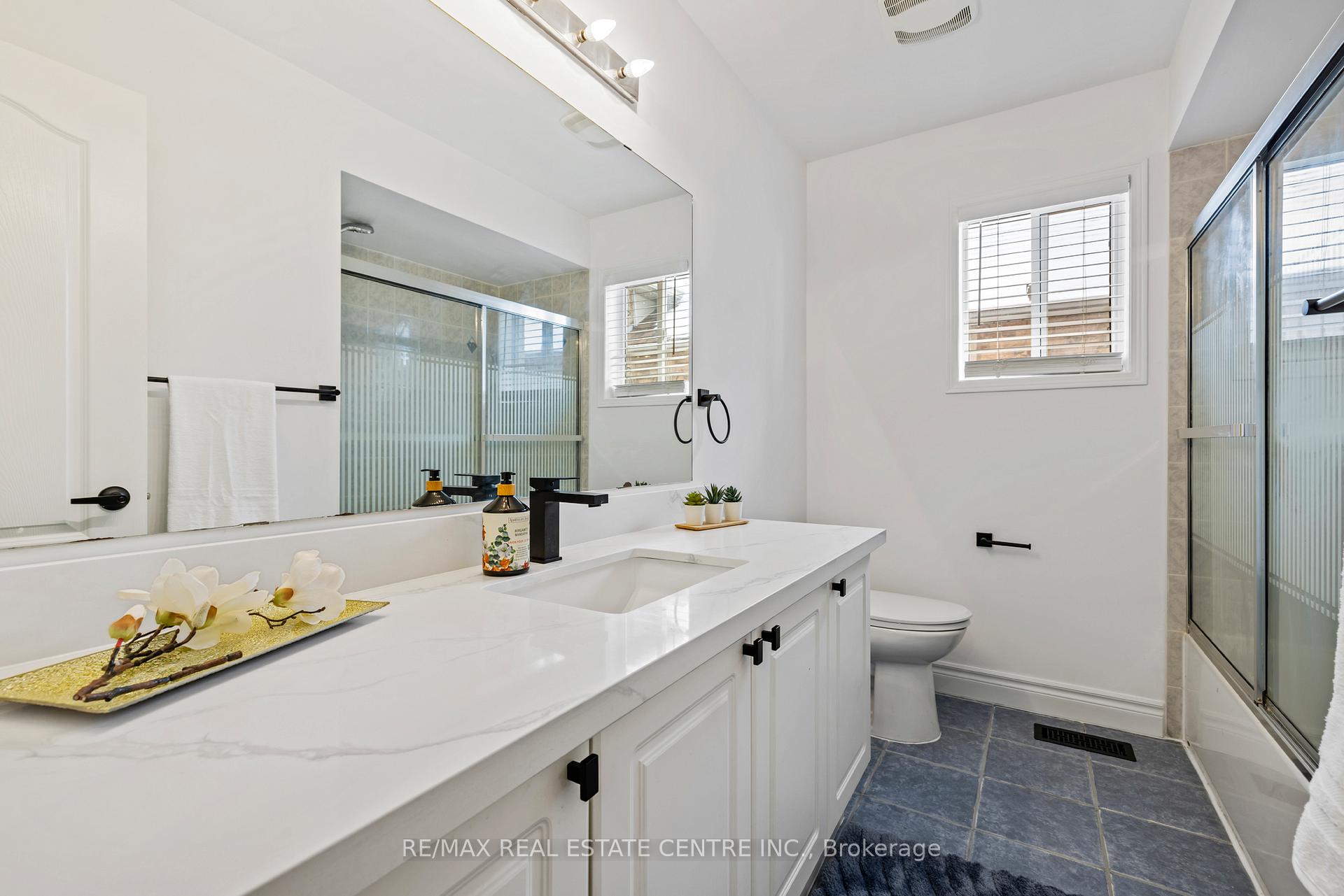 Photo 15 of 21 Deepsprings Crescent, Vaughan, Vellore Village — HOMEH