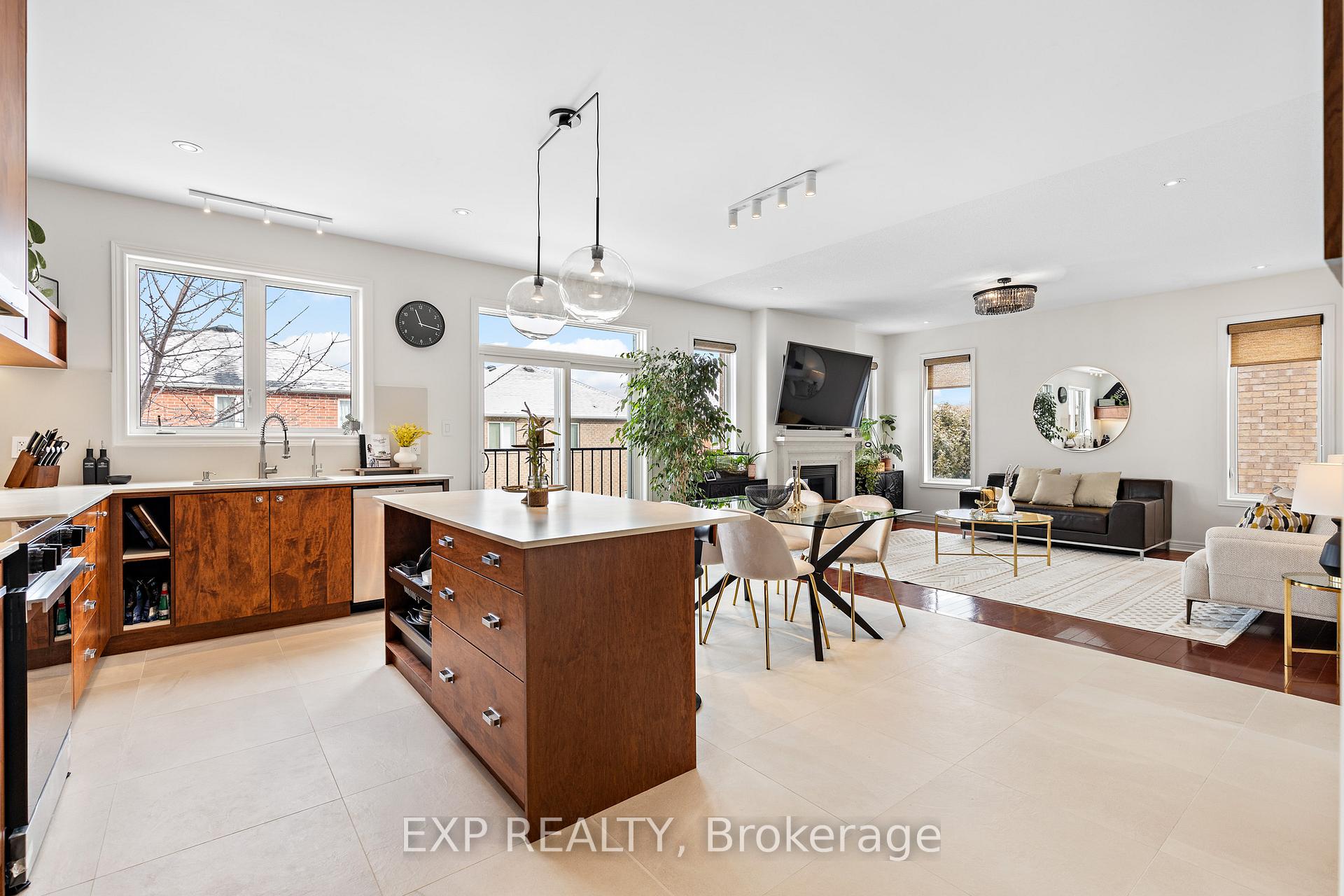 Photo 6 of 460 Autumn Hill Boulevard, Vaughan, Patterson — HOMEH