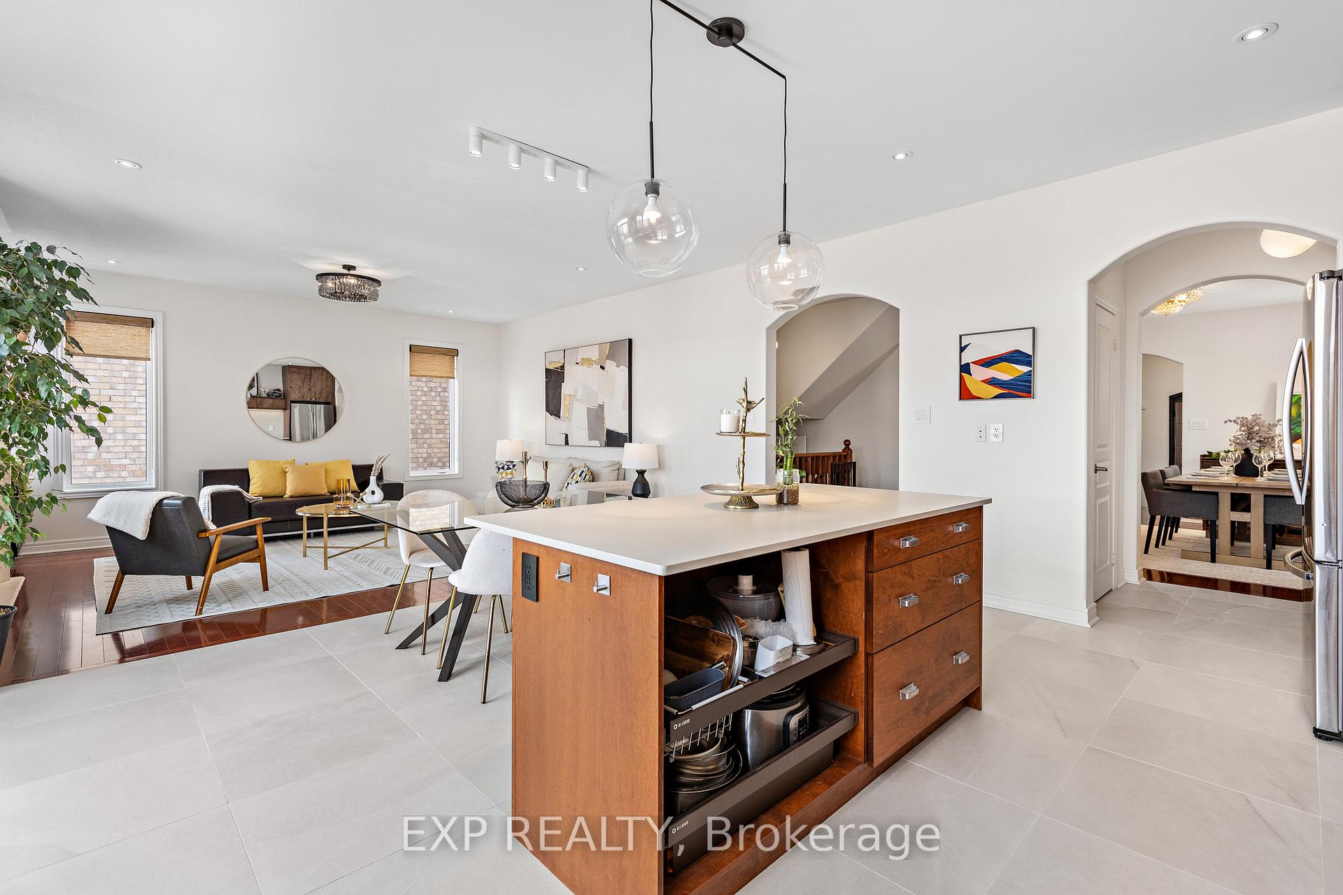 Photo 10 of 460 Autumn Hill Boulevard, Vaughan, Patterson — HOMEH