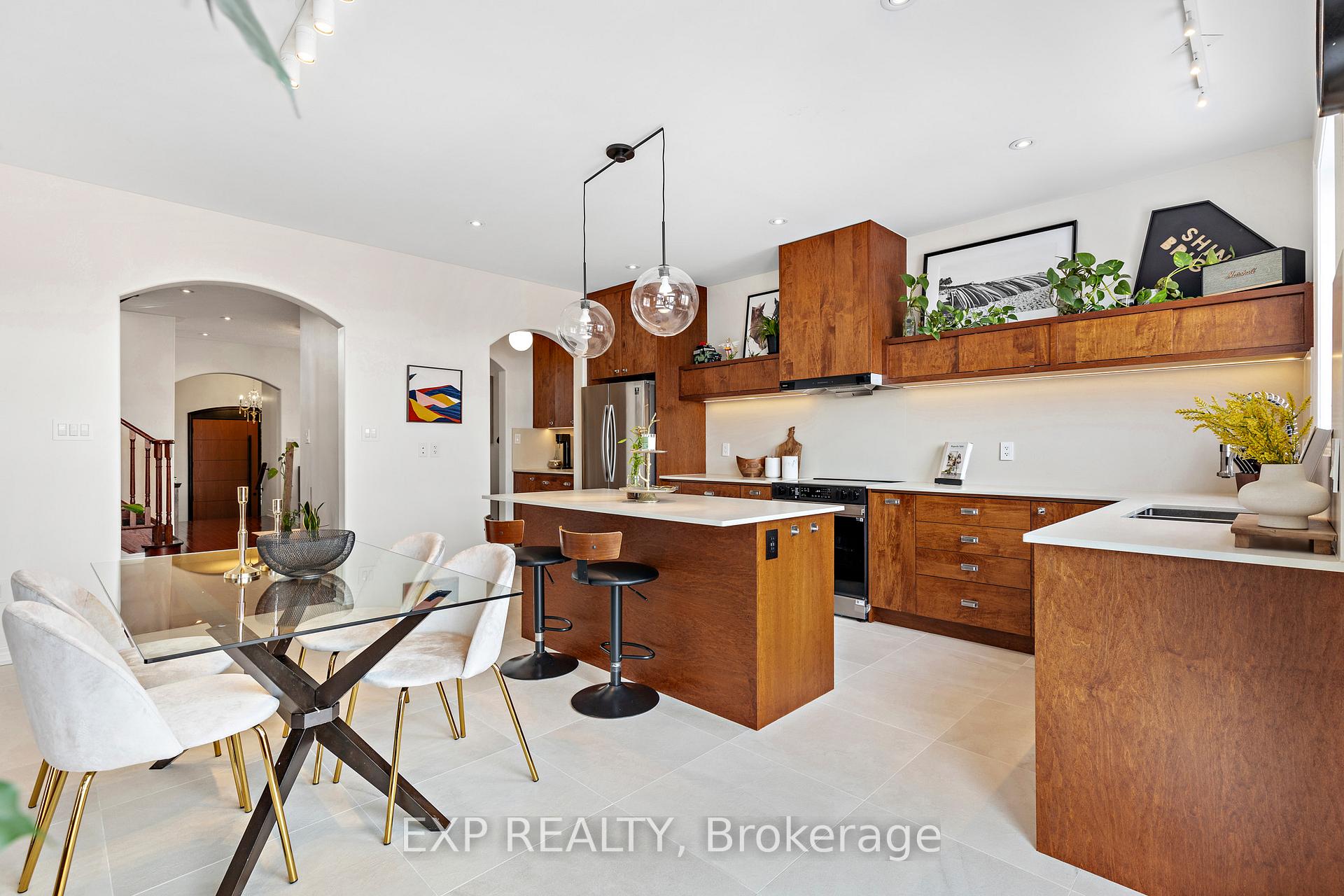 Photo 12 of 460 Autumn Hill Boulevard, Vaughan, Patterson — HOMEH