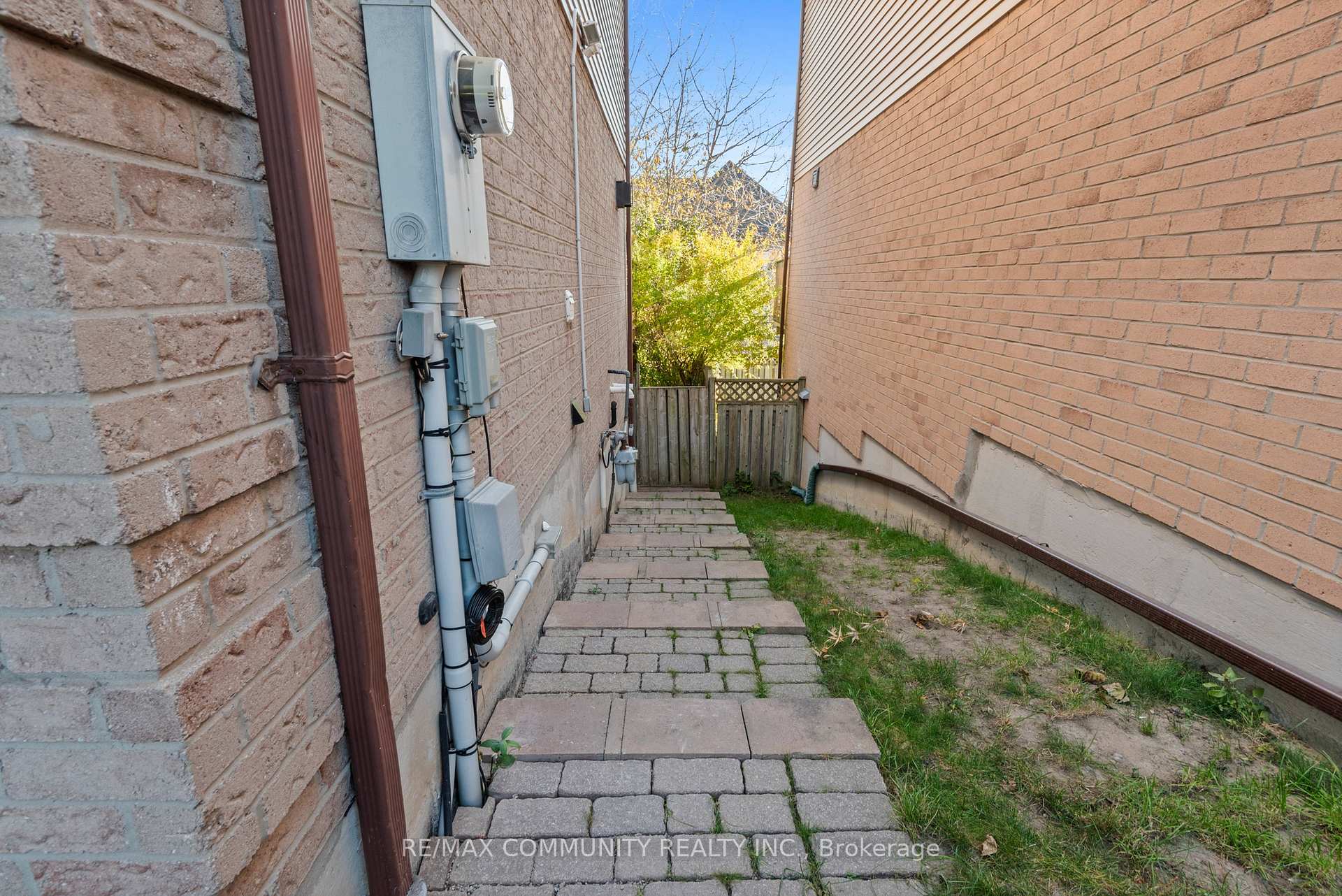 Photo 3 of Unit BSMT, 11 Wicks Drive, Ajax, Central East — HOMEH