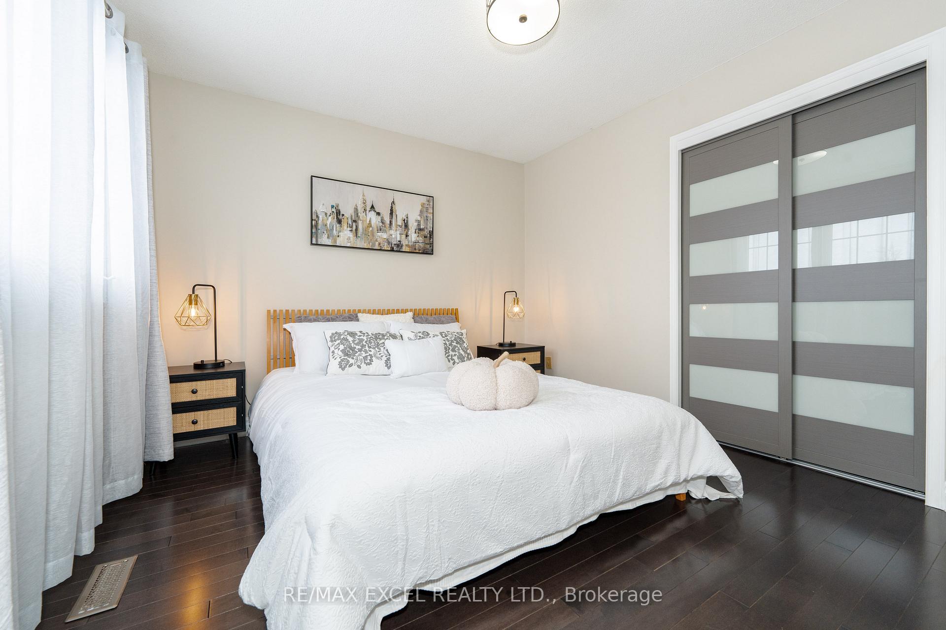 Photo 3 of 72 Croteau Crescent, Vaughan, Crestwood-Springfarm-Yorkhill — HOMEH