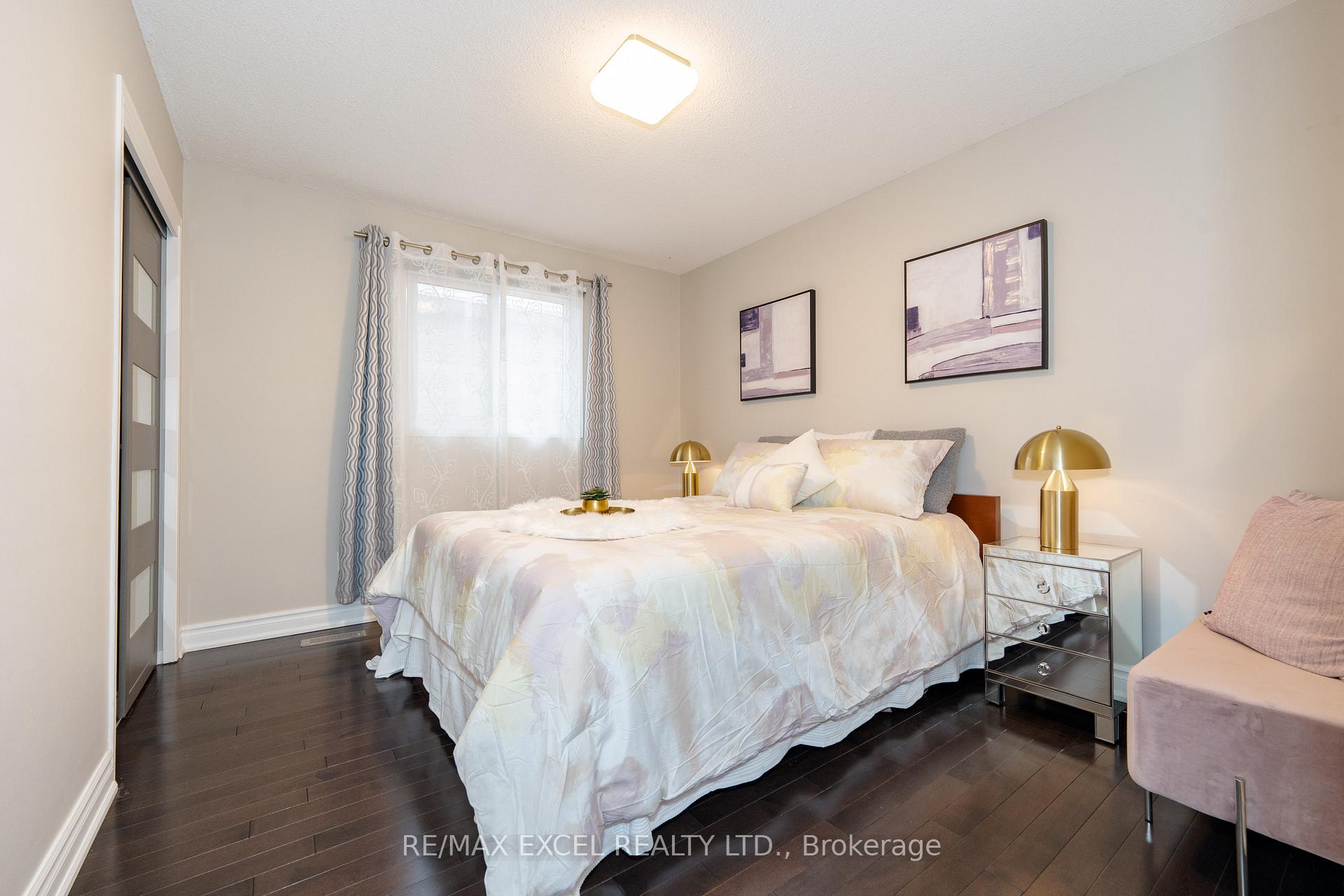 Photo 4 of 72 Croteau Crescent, Vaughan, Crestwood-Springfarm-Yorkhill — HOMEH