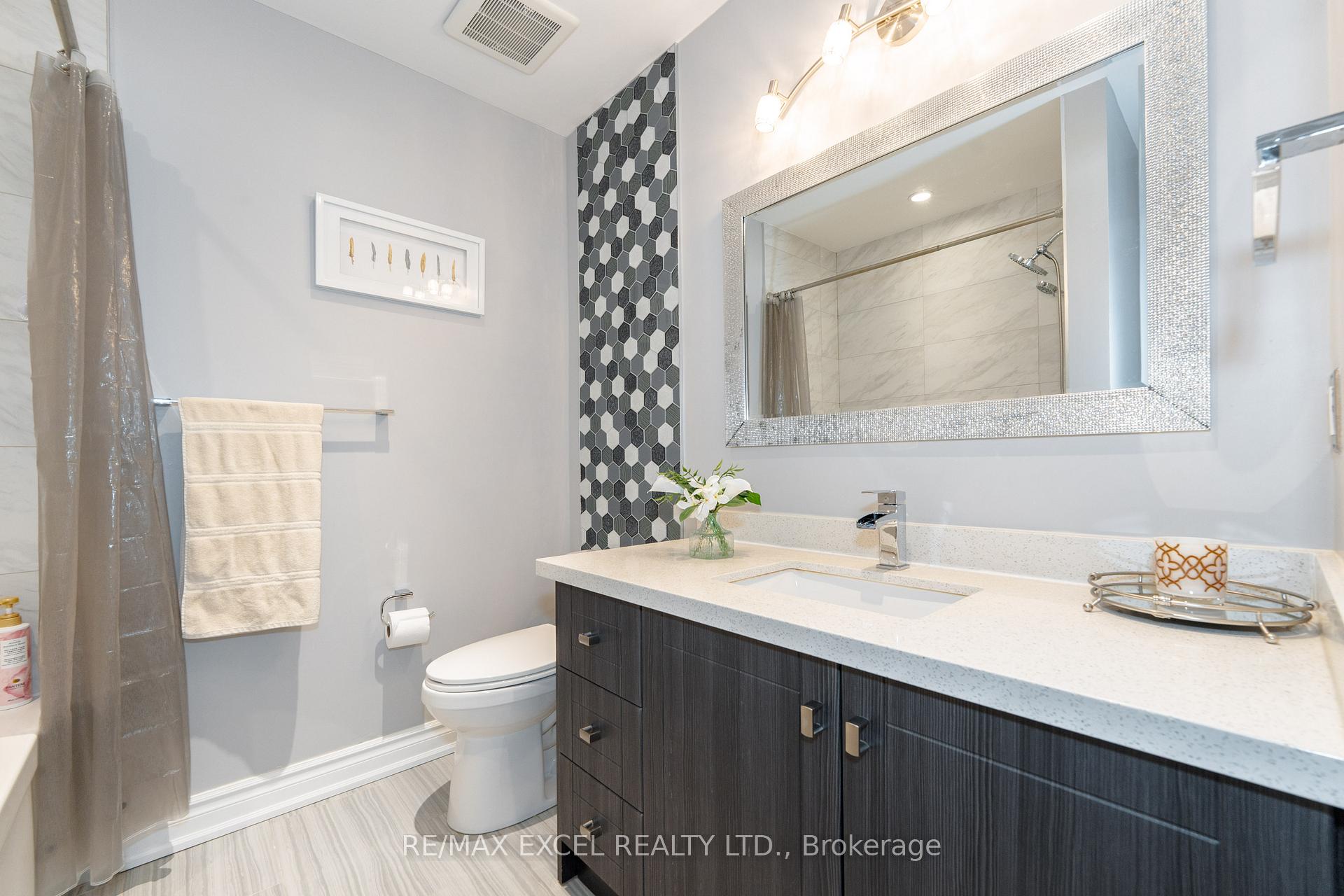 Photo 5 of 72 Croteau Crescent, Vaughan, Crestwood-Springfarm-Yorkhill — HOMEH