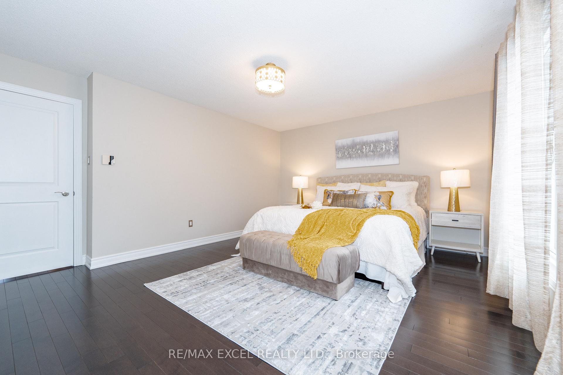 Photo 8 of 72 Croteau Crescent, Vaughan, Crestwood-Springfarm-Yorkhill — HOMEH