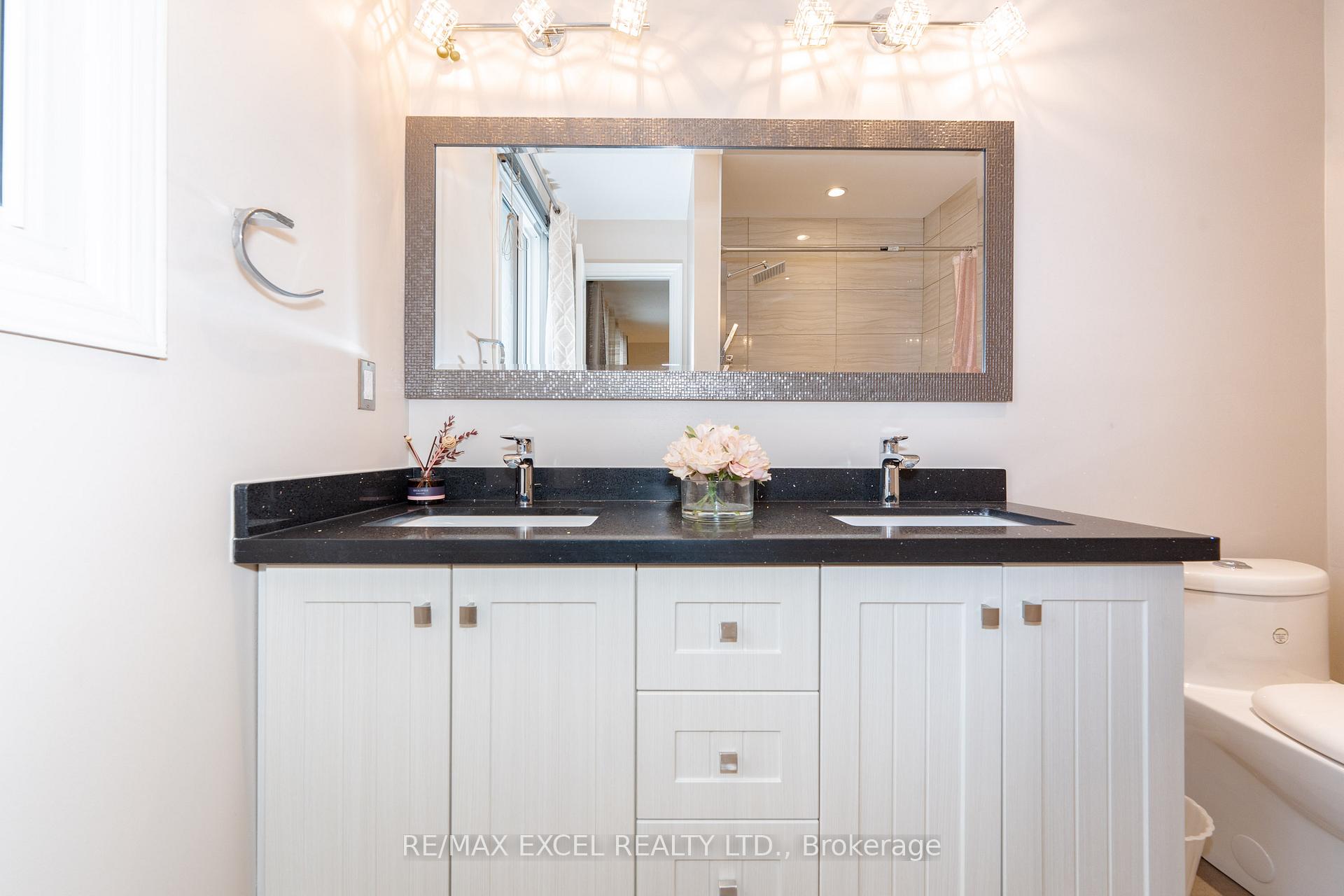 Photo 9 of 72 Croteau Crescent, Vaughan, Crestwood-Springfarm-Yorkhill — HOMEH