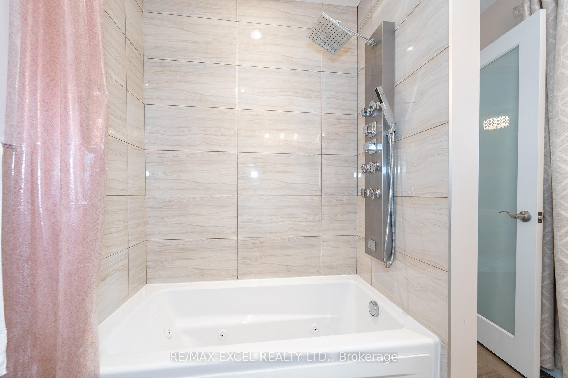 Photo 10 of 72 Croteau Crescent, Vaughan, Crestwood-Springfarm-Yorkhill — HOMEH