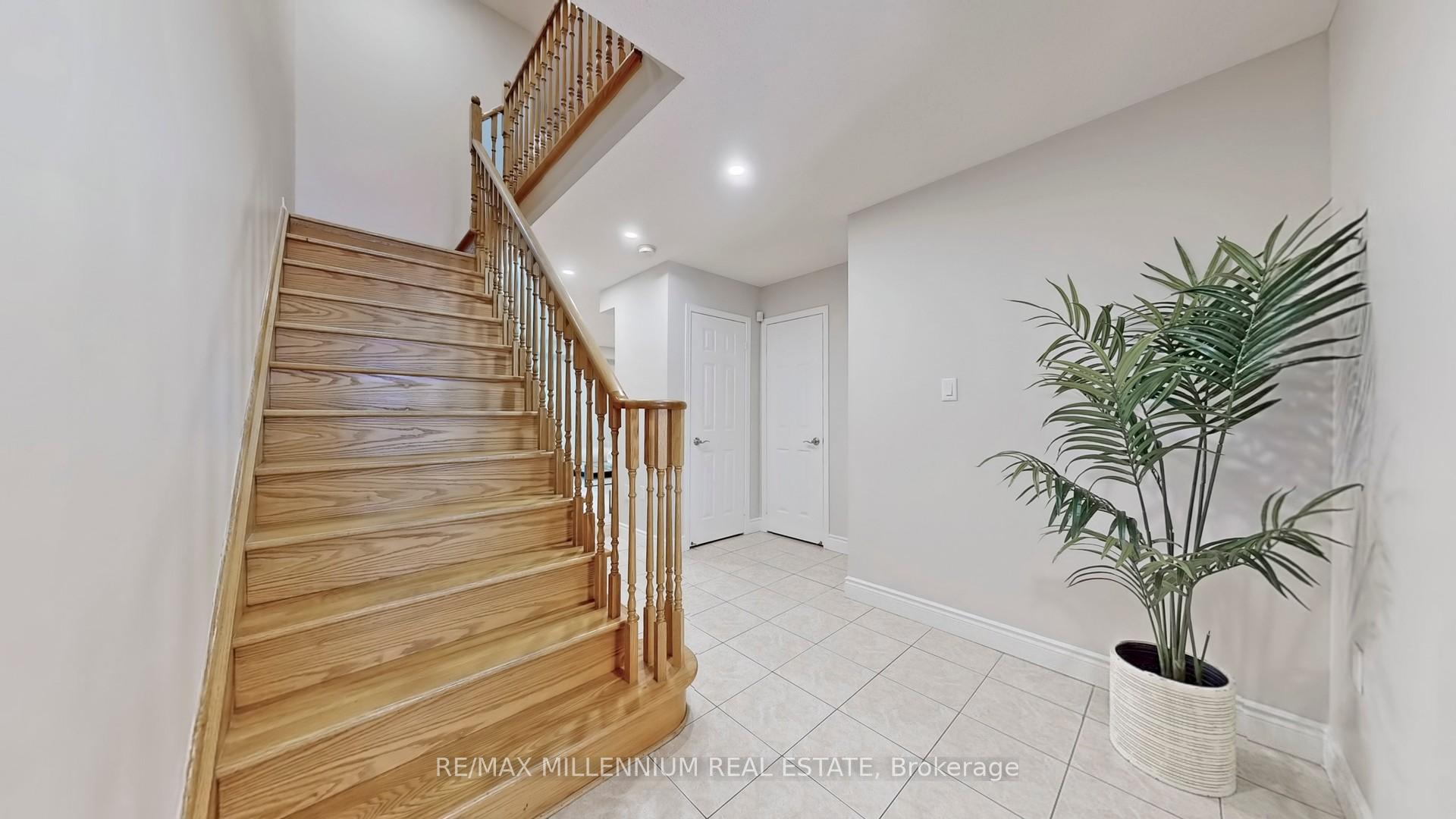 Photo 18 of 80 Keystar Court, Vaughan, Vellore Village — HOMEH