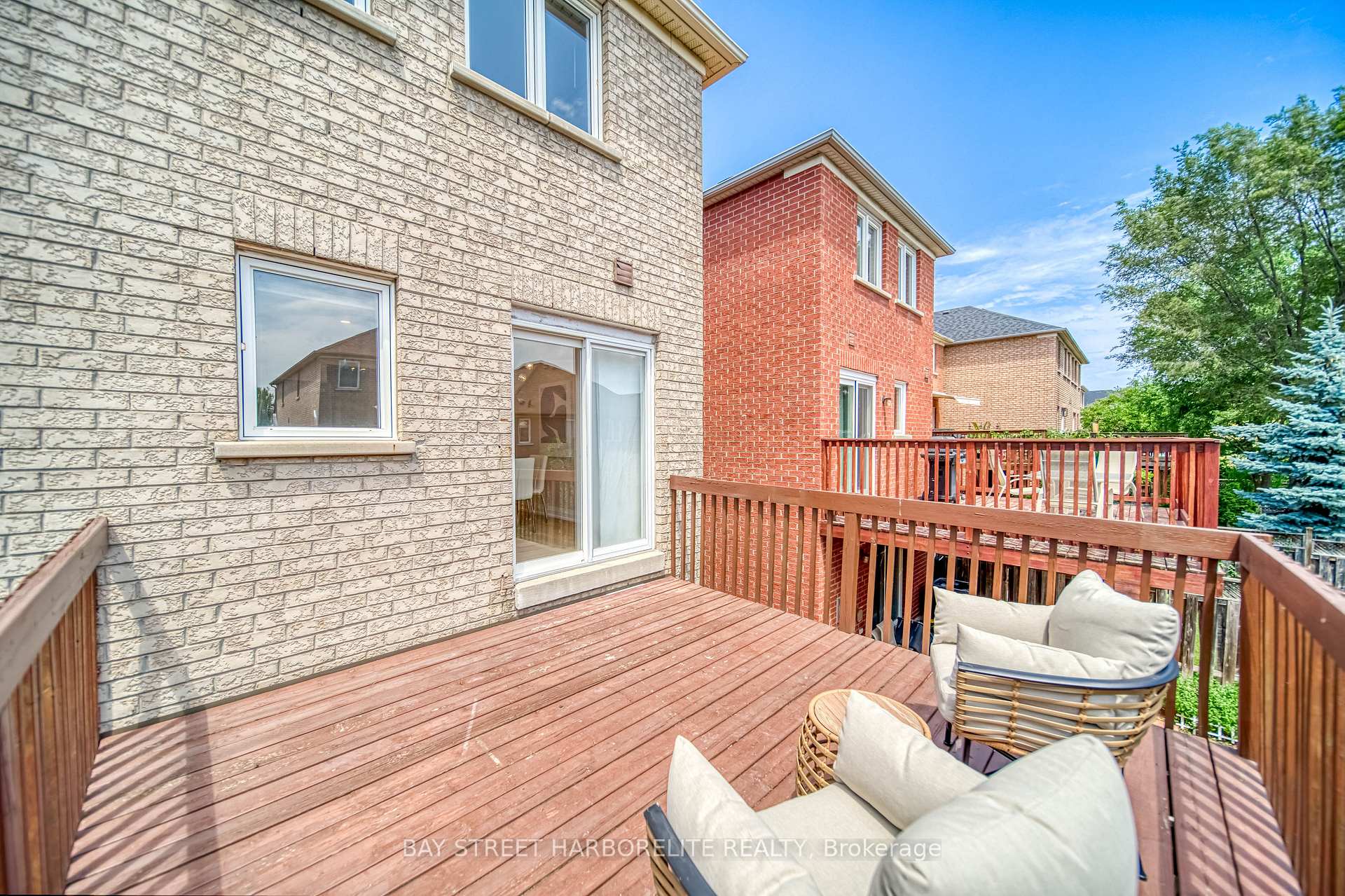 Photo 10 of 63 Sassafras Circle, Vaughan, Patterson — HOMEH