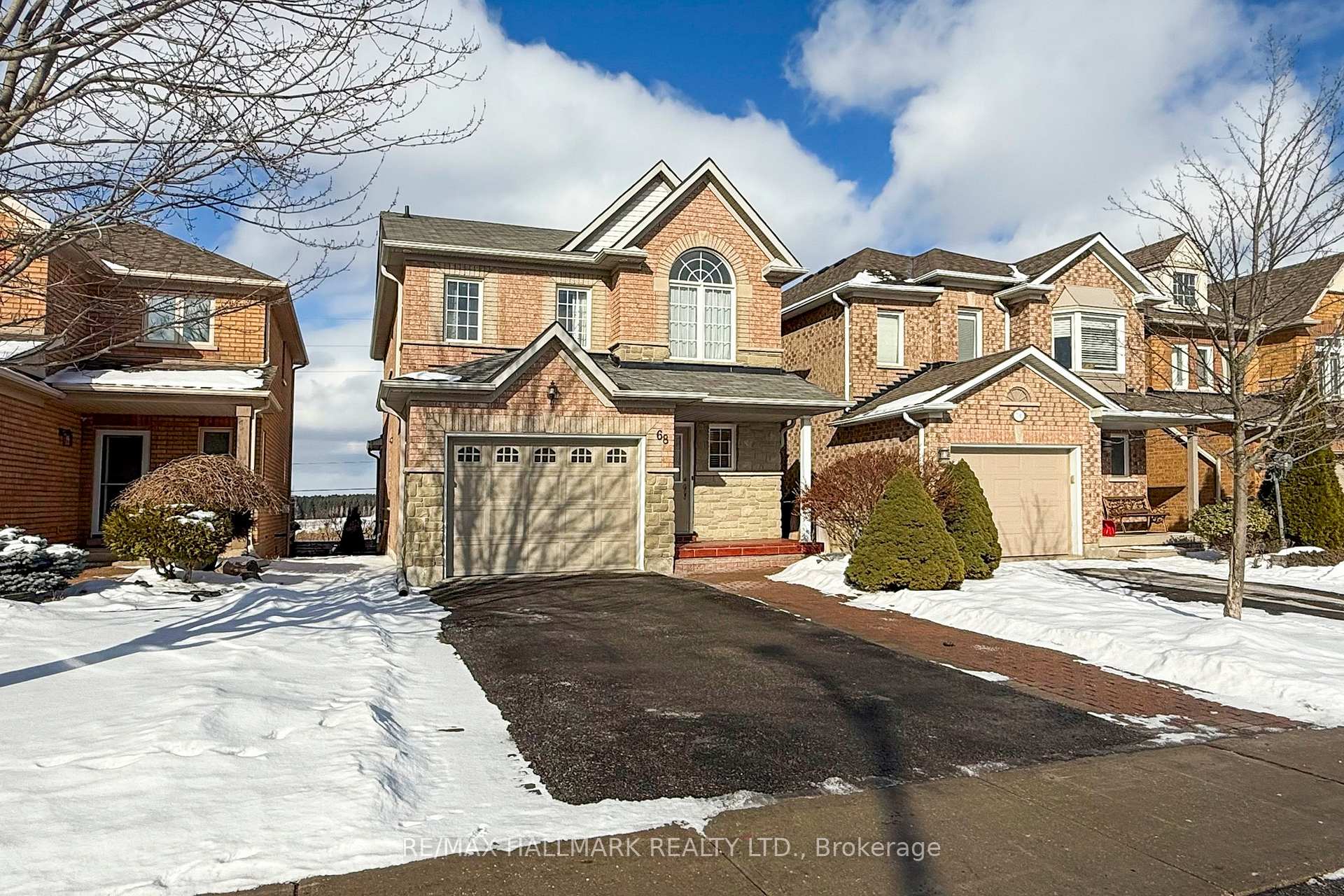 Photo 2 of 68 Beaverbrook Crescent, Vaughan, Rural Vaughan — HOMEH