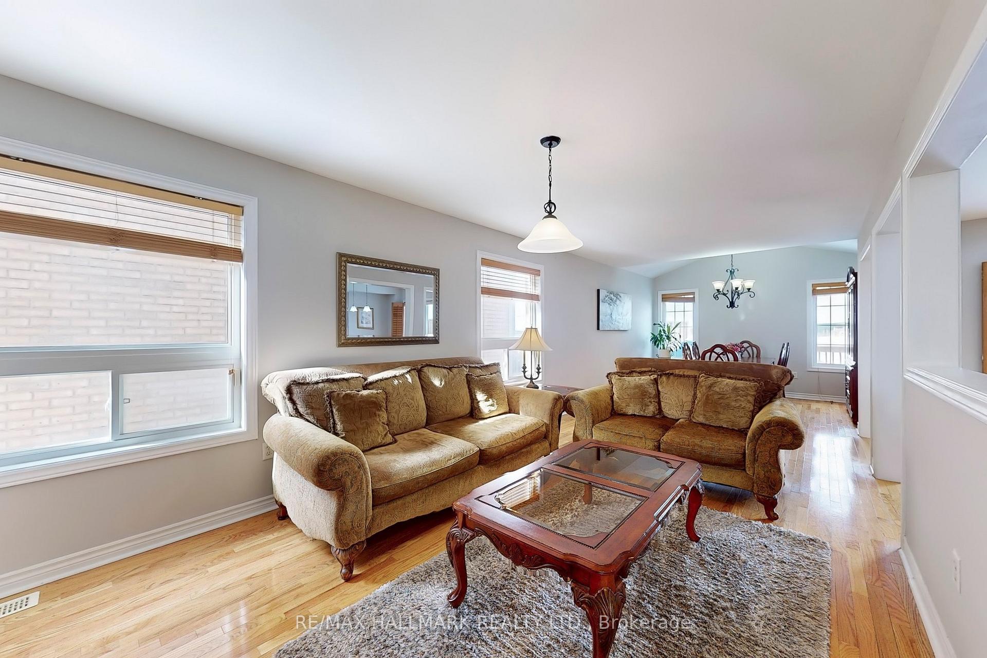 Photo 3 of 68 Beaverbrook Crescent, Vaughan, Rural Vaughan — HOMEH