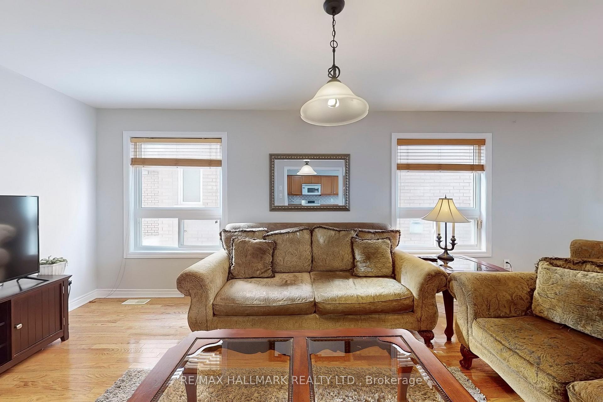 Photo 6 of 68 Beaverbrook Crescent, Vaughan, Rural Vaughan — HOMEH