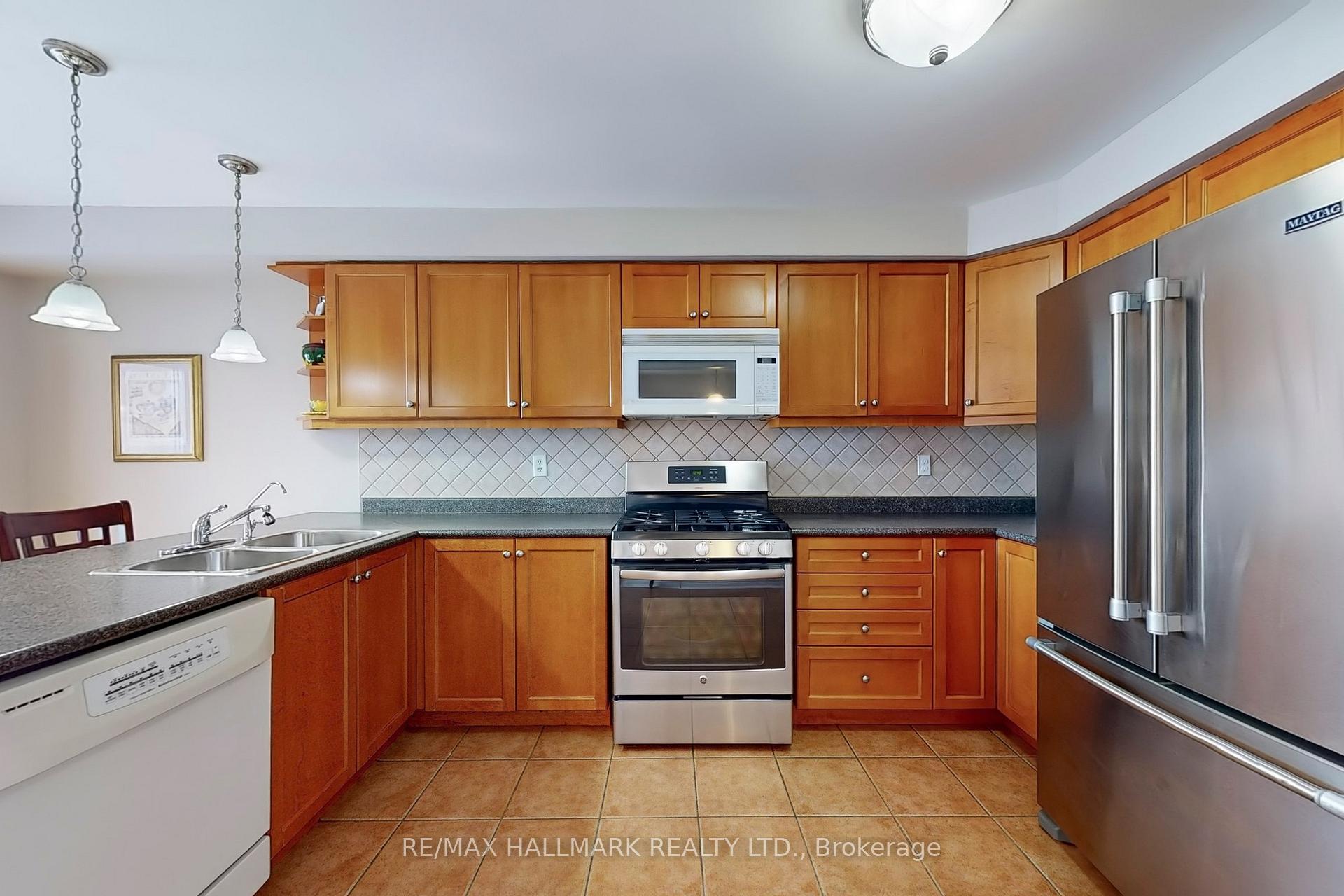 Photo 7 of 68 Beaverbrook Crescent, Vaughan, Rural Vaughan — HOMEH